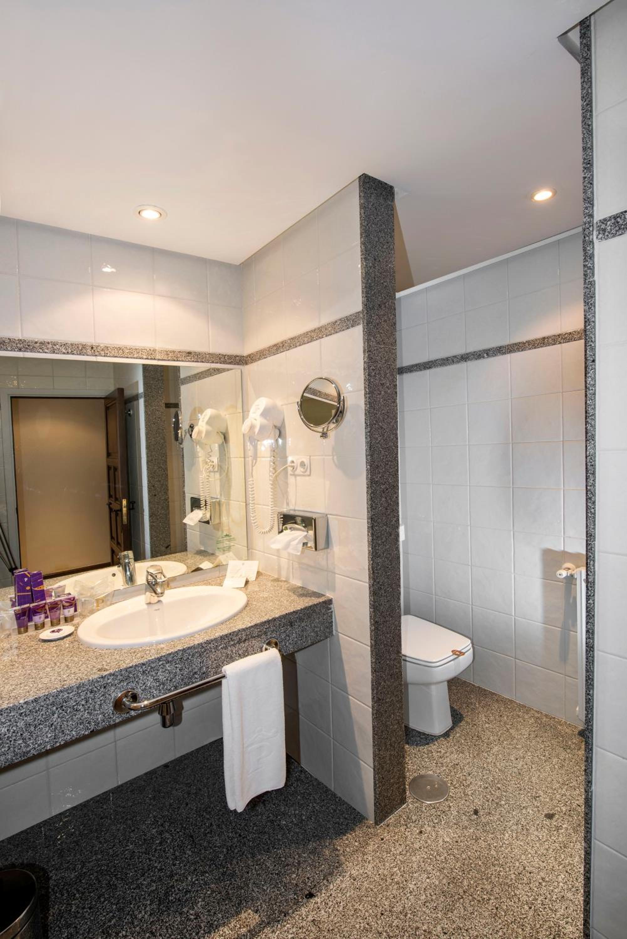 Standard Double Room - Photo 4