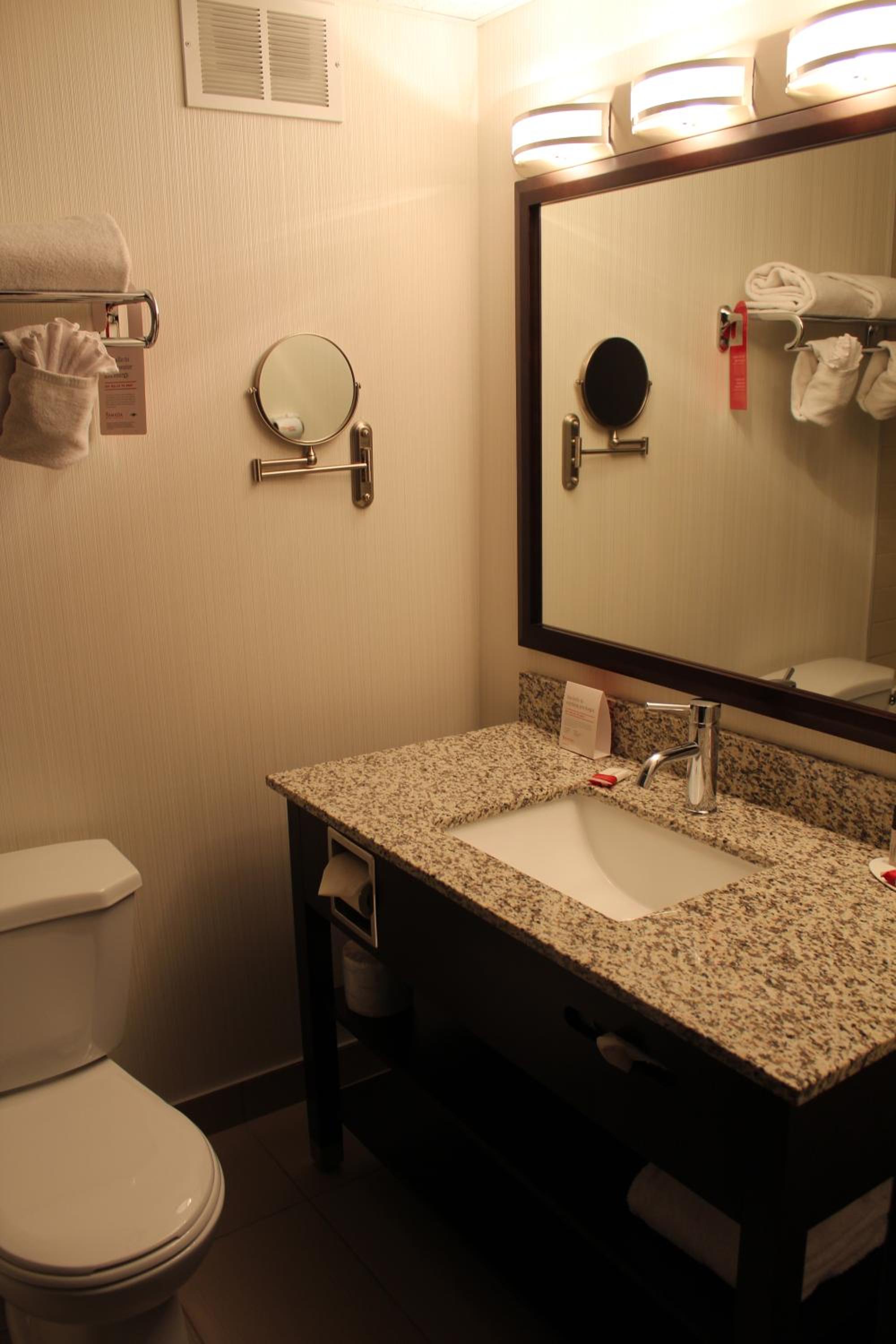 Superior Queen Room with Two Queen Beds - Photo 3