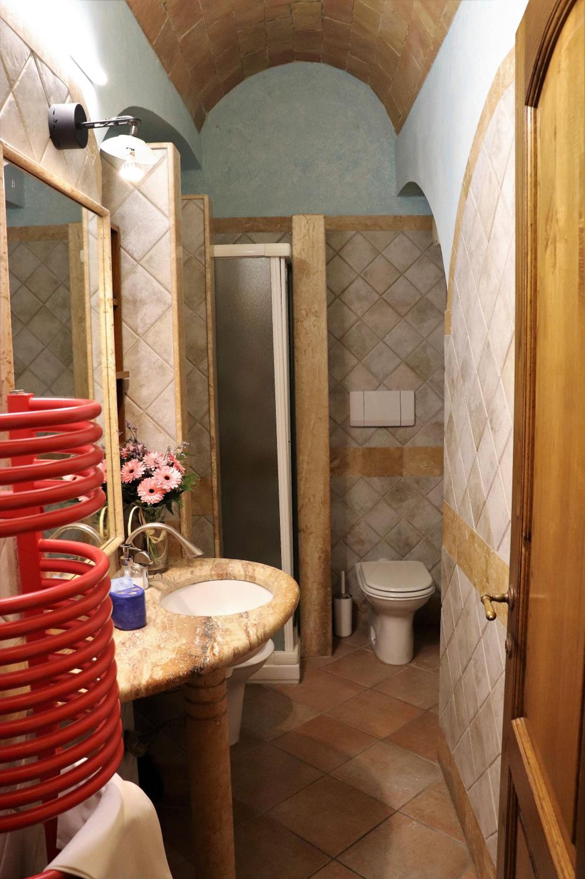 Double Room - Photo 5