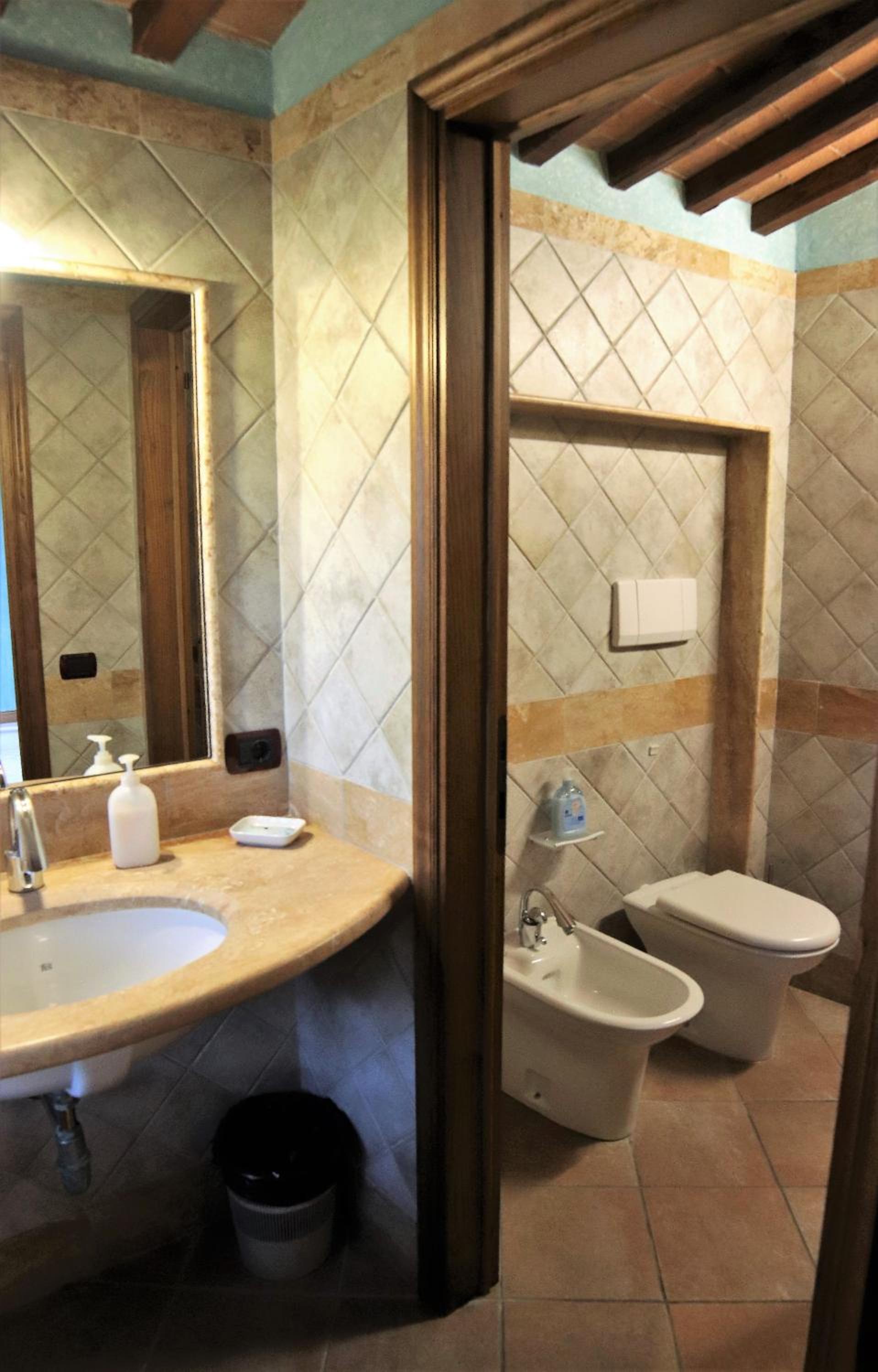 Double Room - Photo 4
