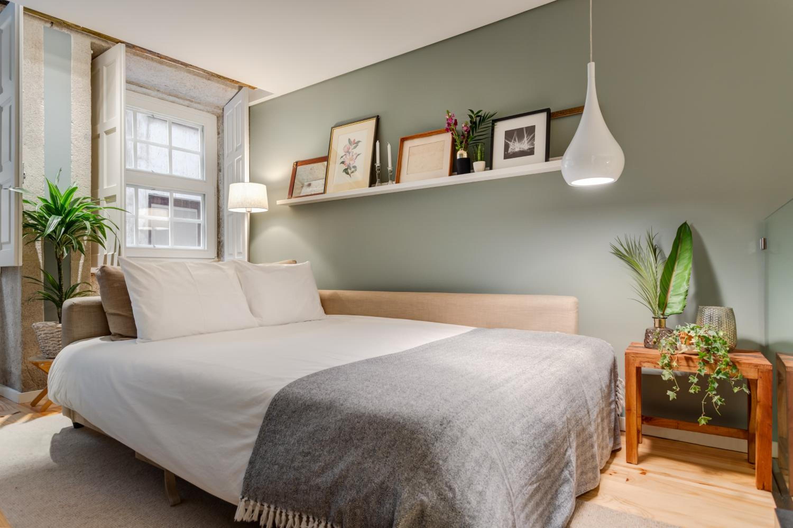 One-Bedroom Apartment - Photo 11