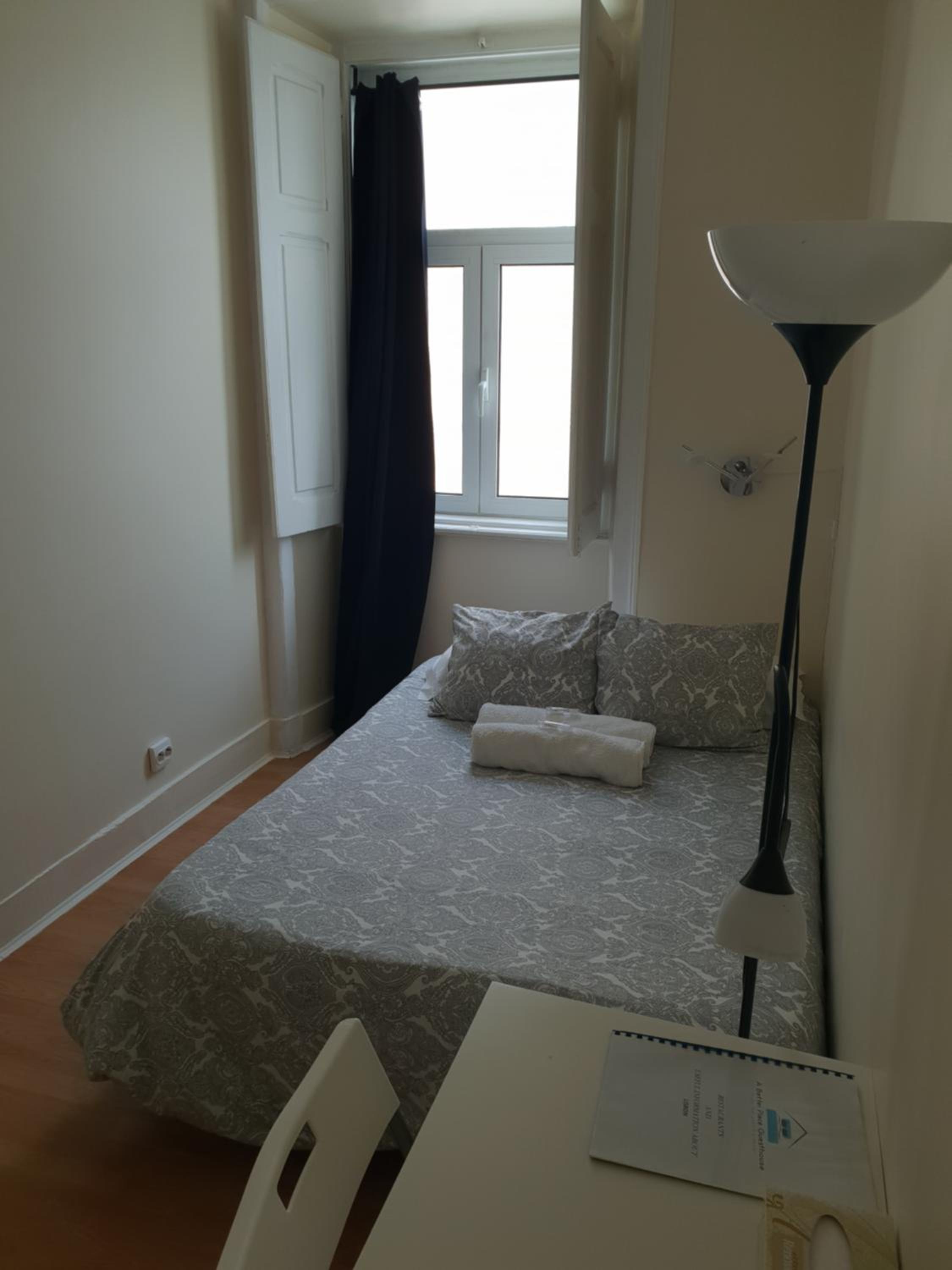 Budget Double Room - Photo 8