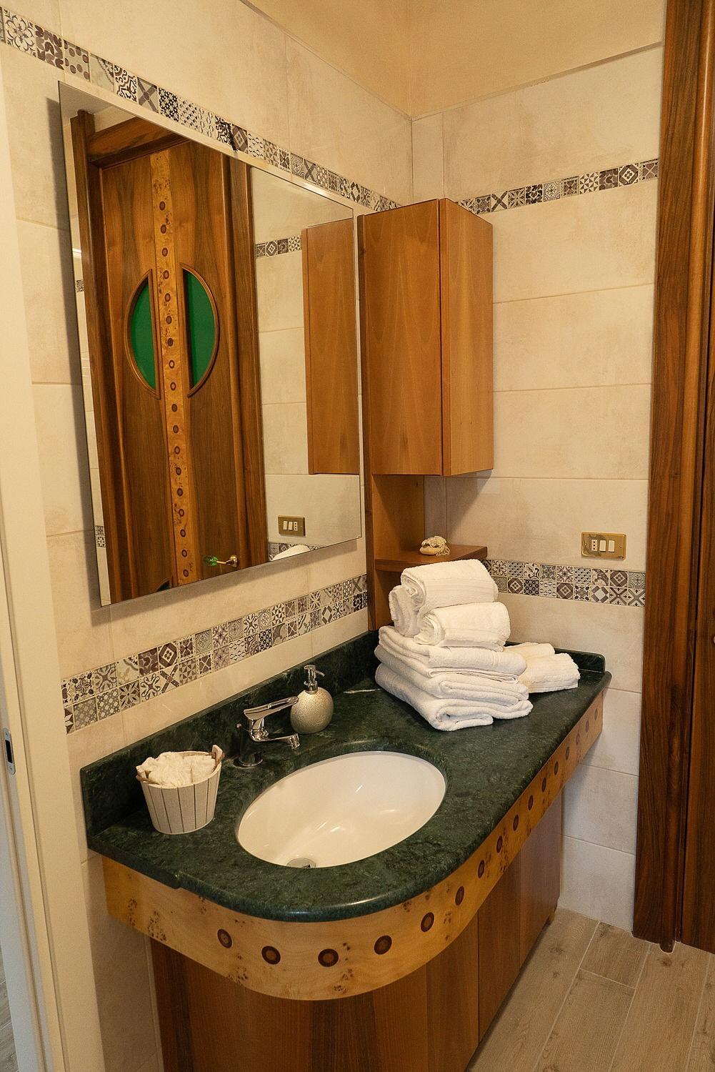Quadruple Room with Private Bathroom - Photo 2
