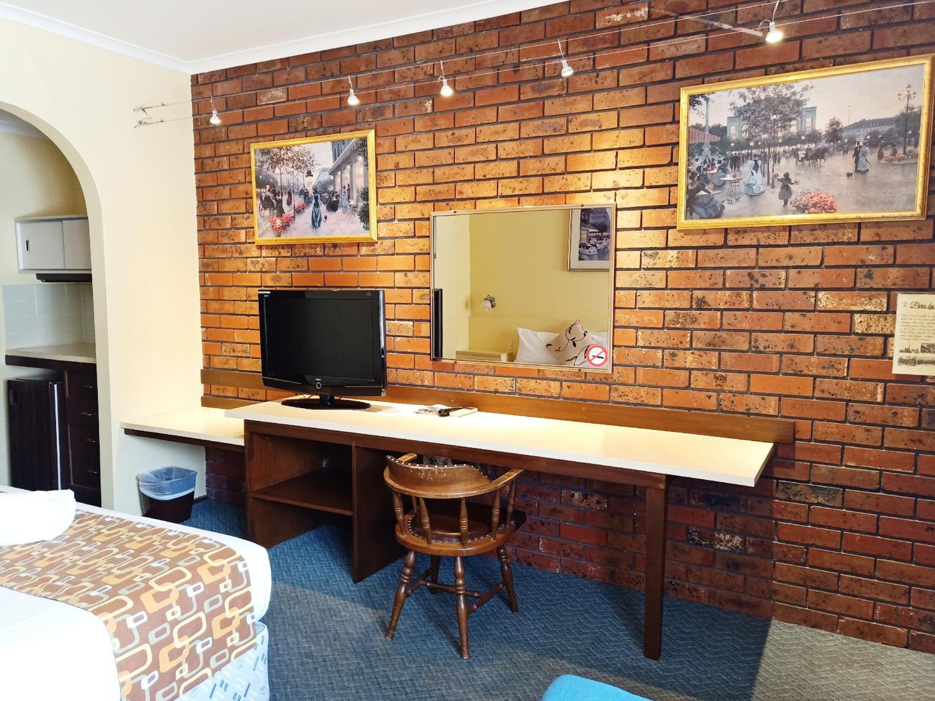 Standard Queen Room - Photo 9