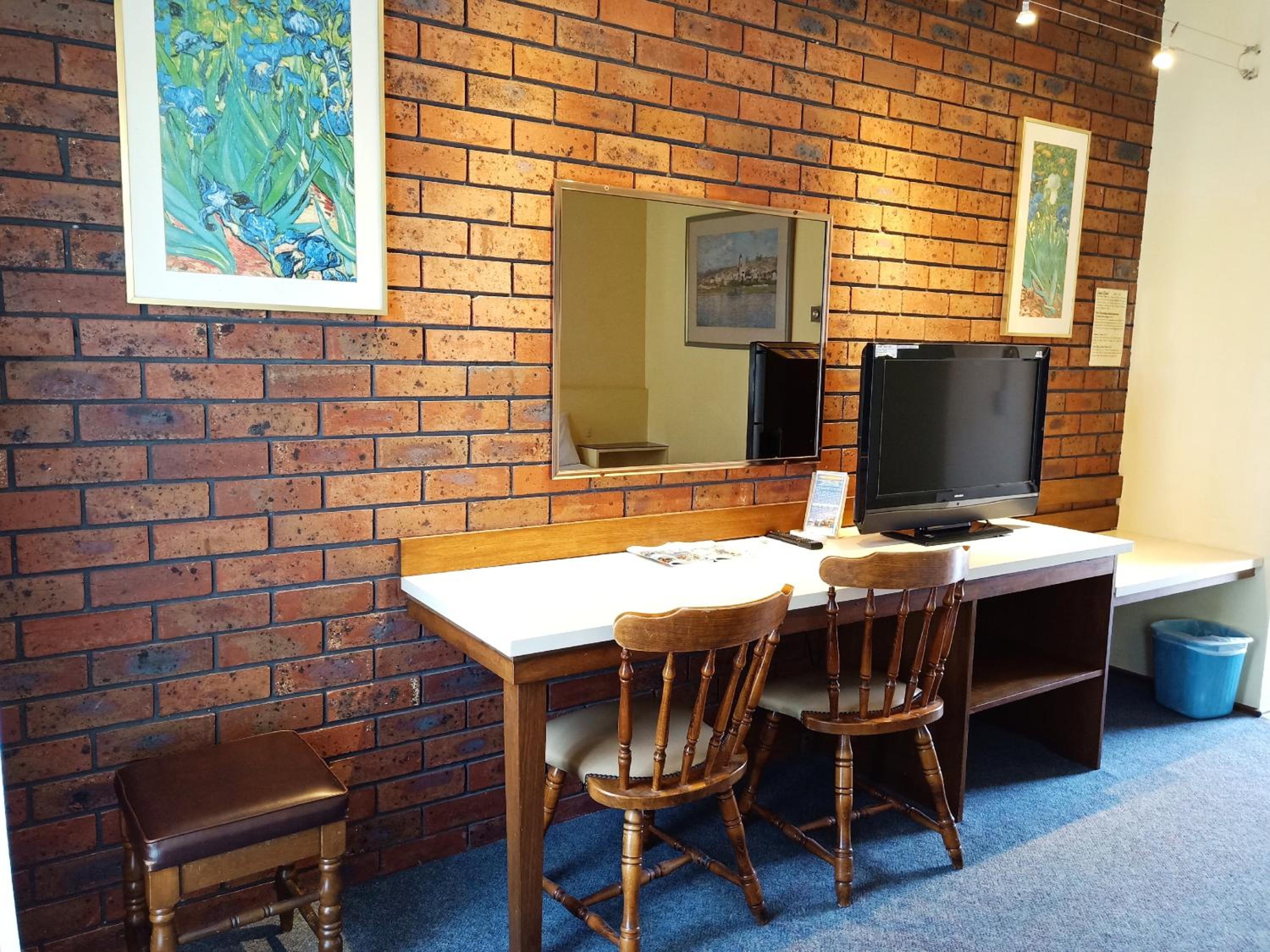 Standard Twin Room - Photo 8
