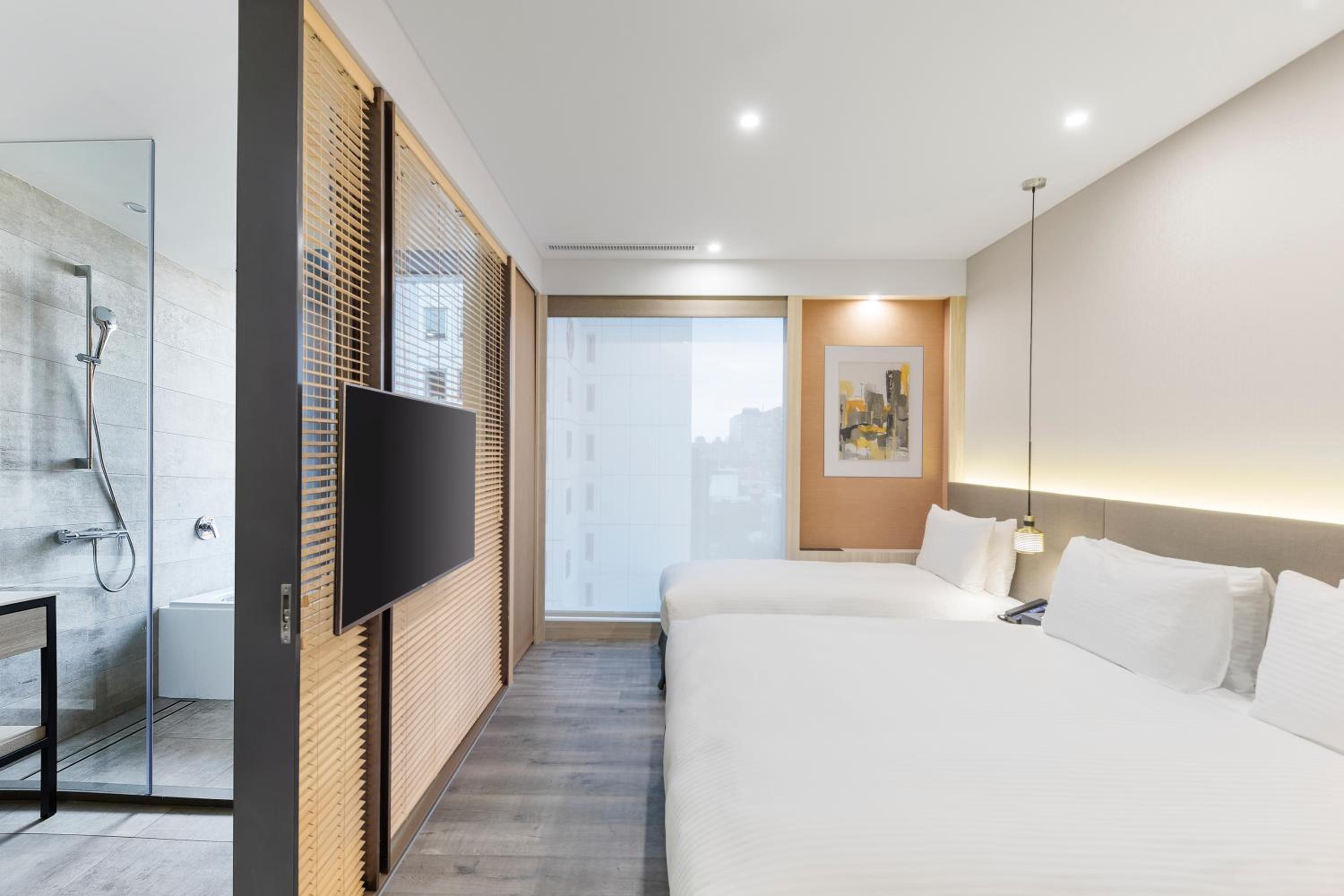 Premier Triple Room with City View