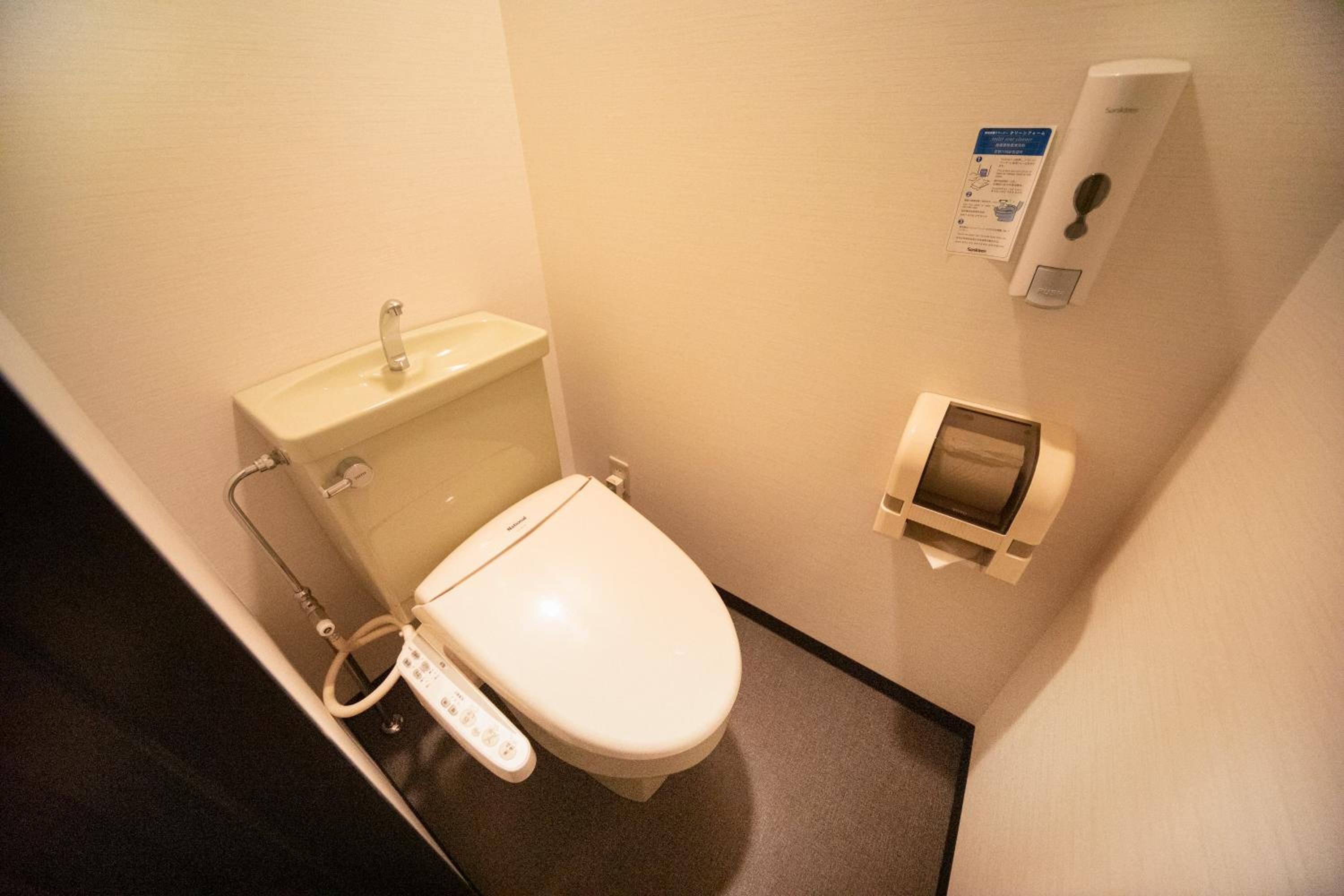 Twin Room - Non-Smoking photo 3