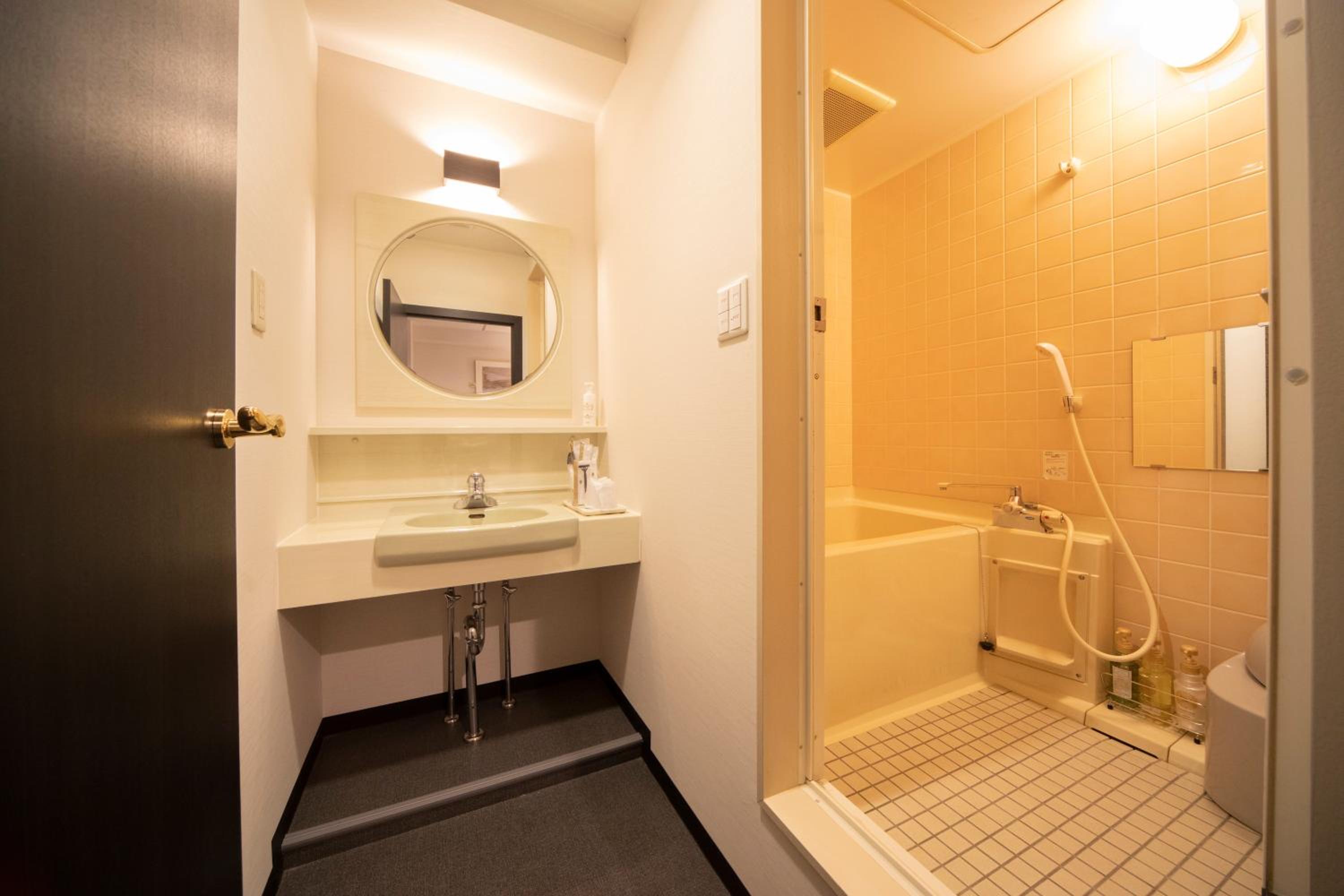Twin Room - Smoking photo 3