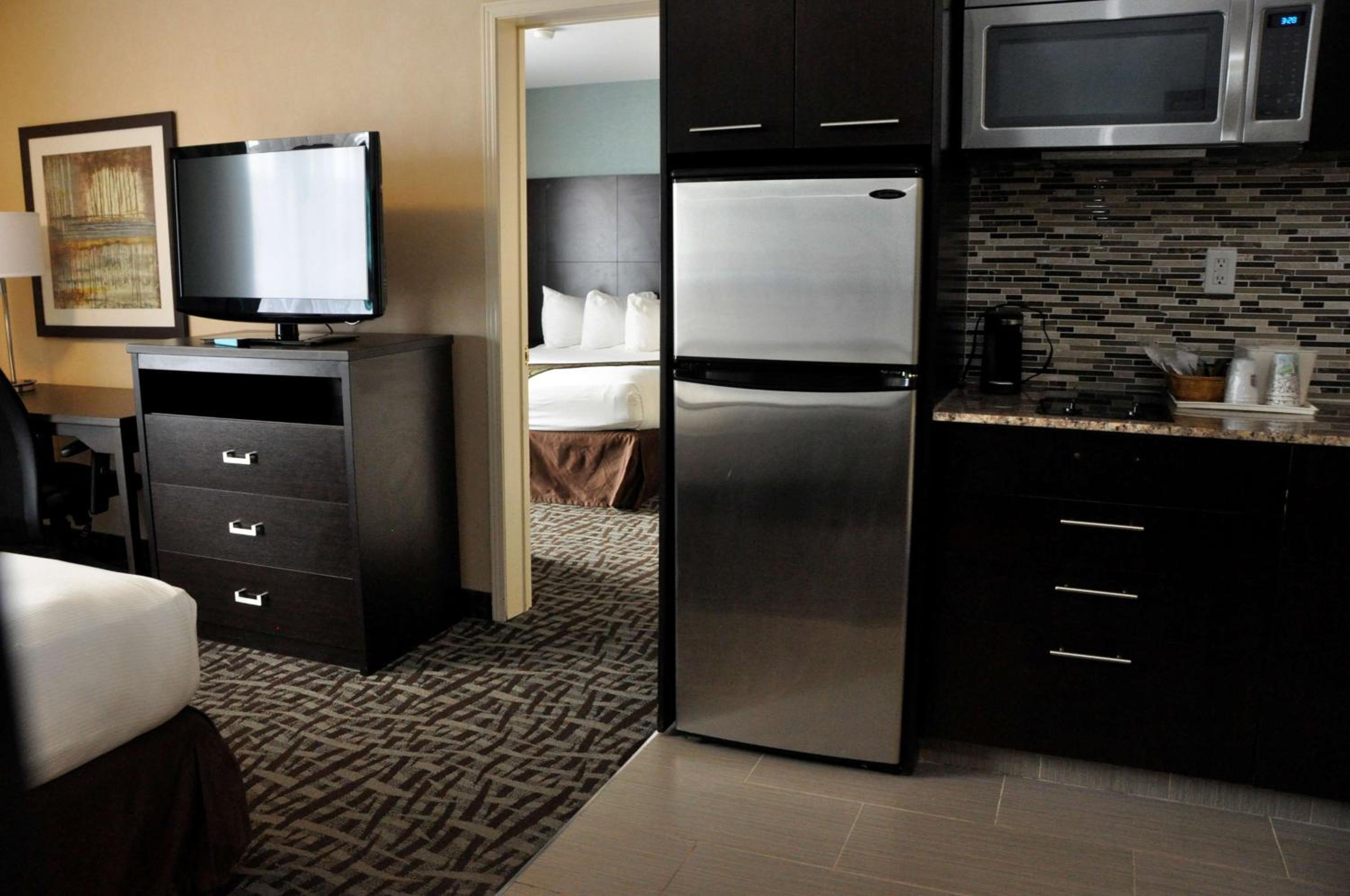 Queen Suite with Two Queen Beds with Kitchenette - Non-smoking