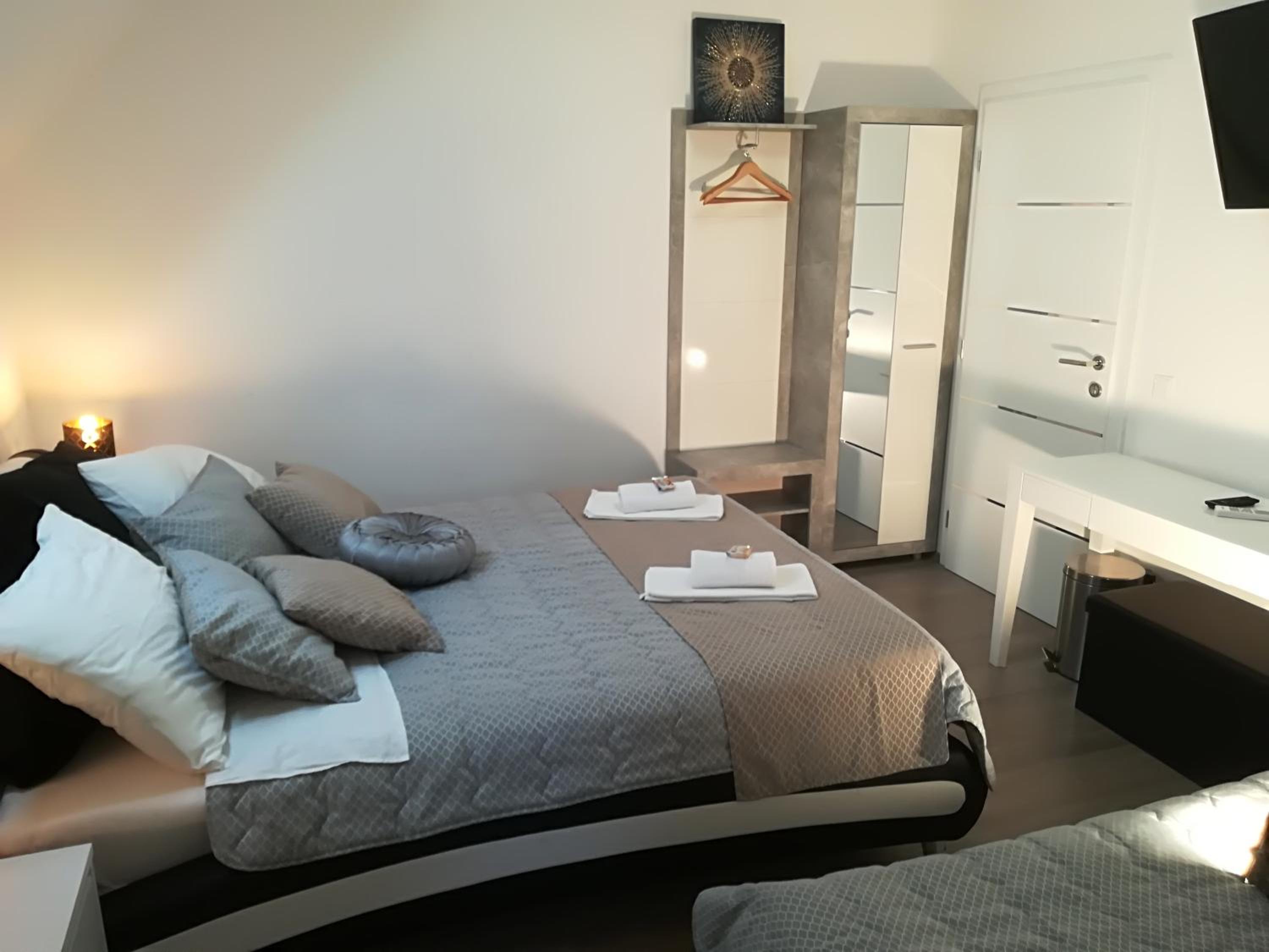 Double Room with Extra Bed - Photo 4