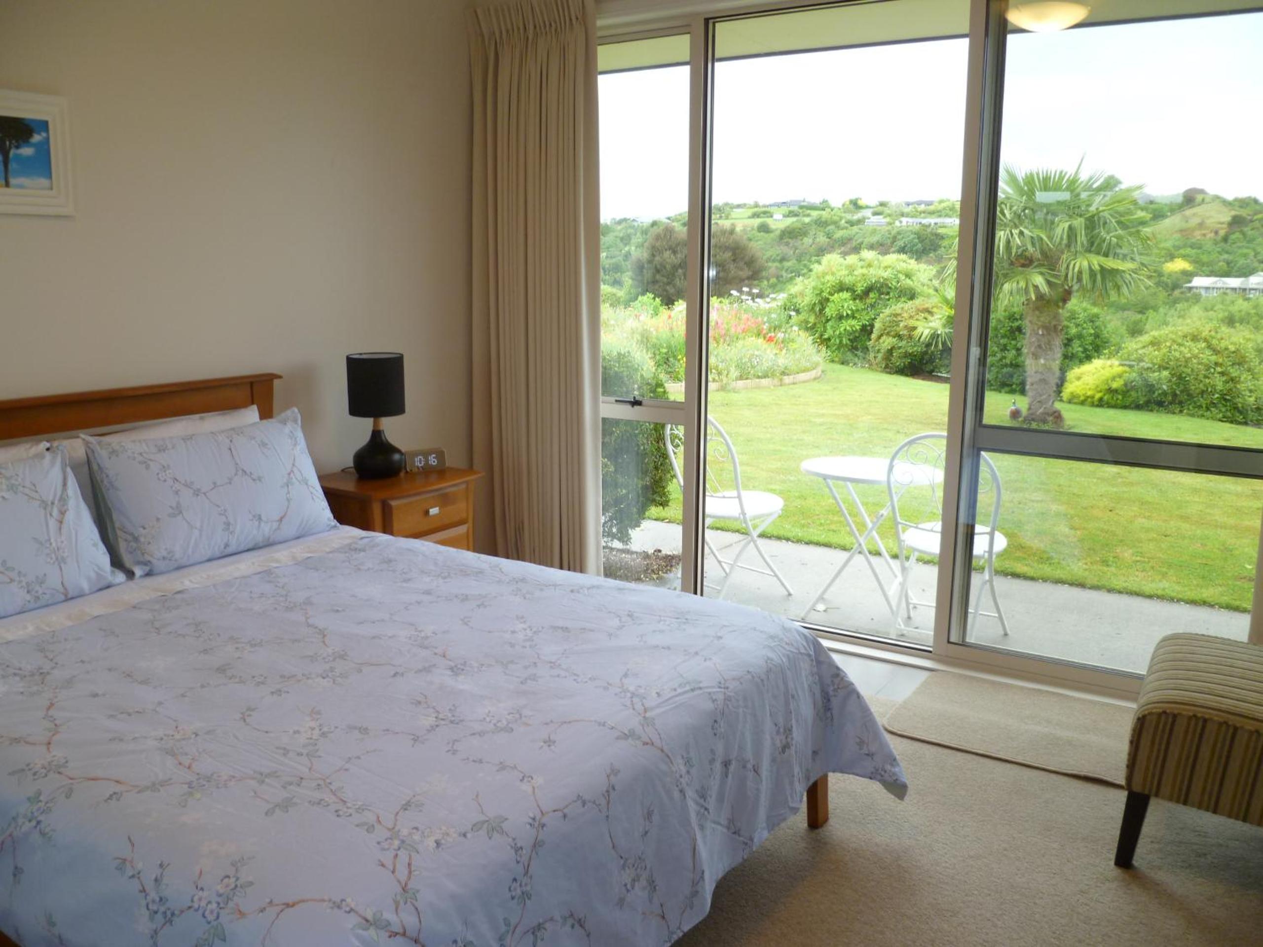 Deluxe Queen Room with Garden View photo 1