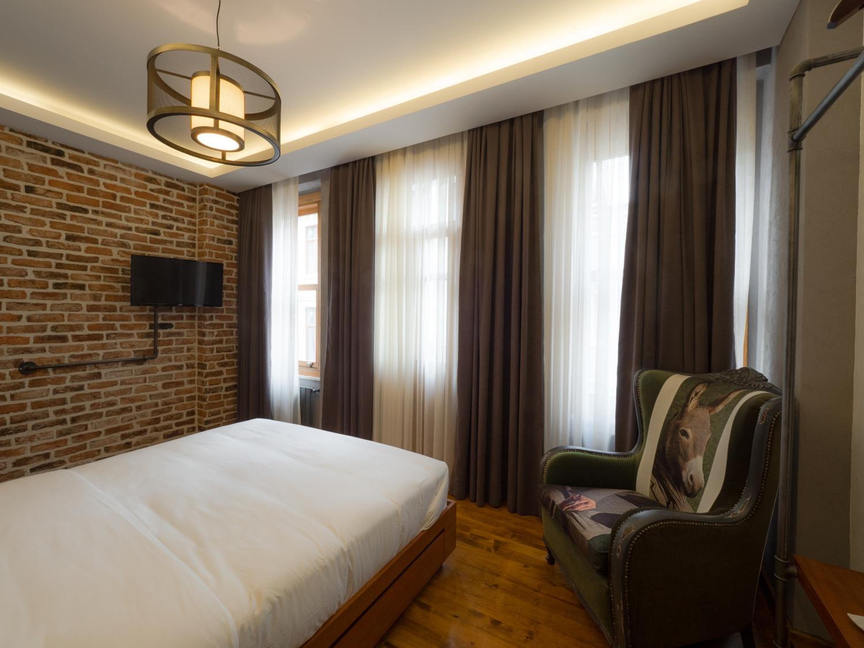 Deluxe Double Room with Balcony photo 3