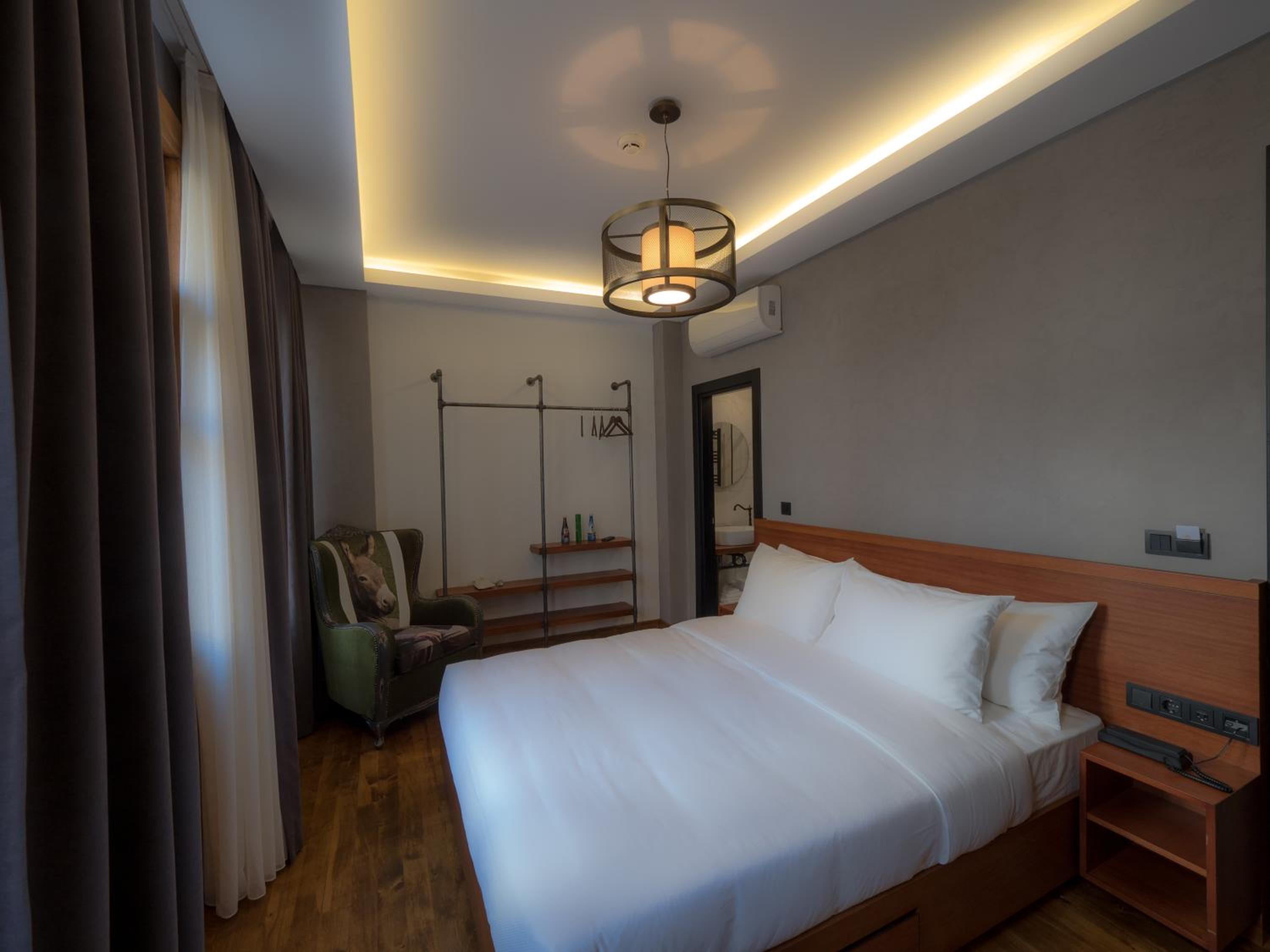 Deluxe Double Room with Balcony photo 2