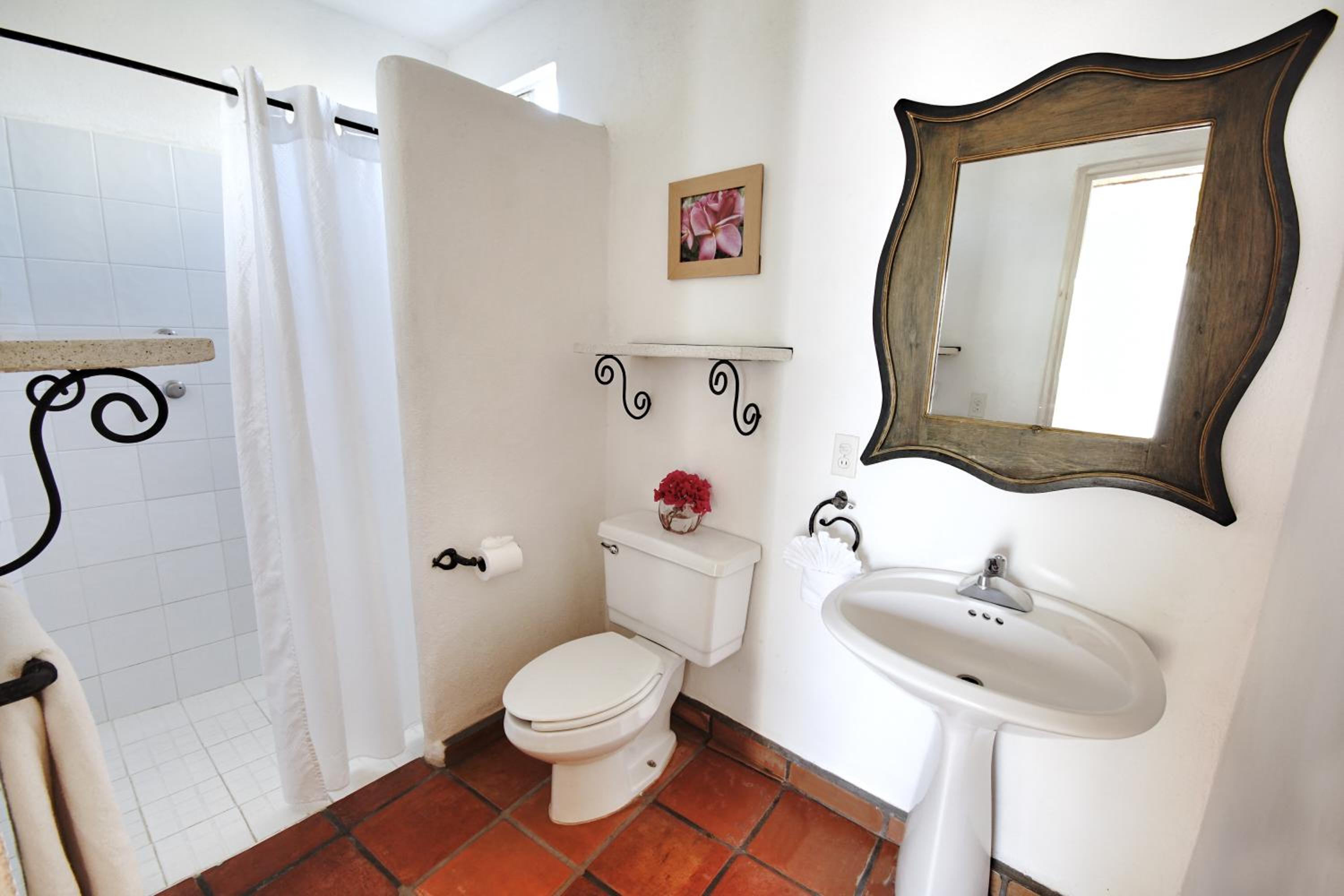 Standard Room - Photo 23