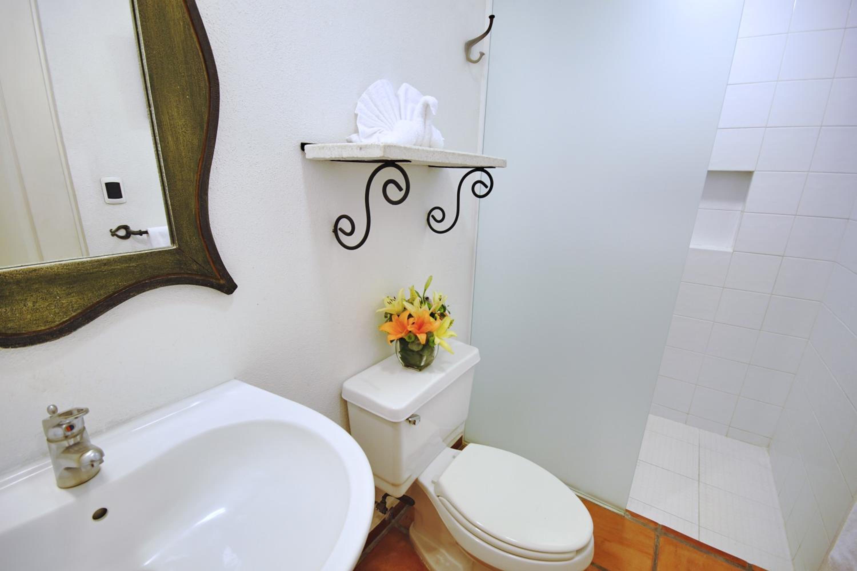 Standard Room - Photo 11