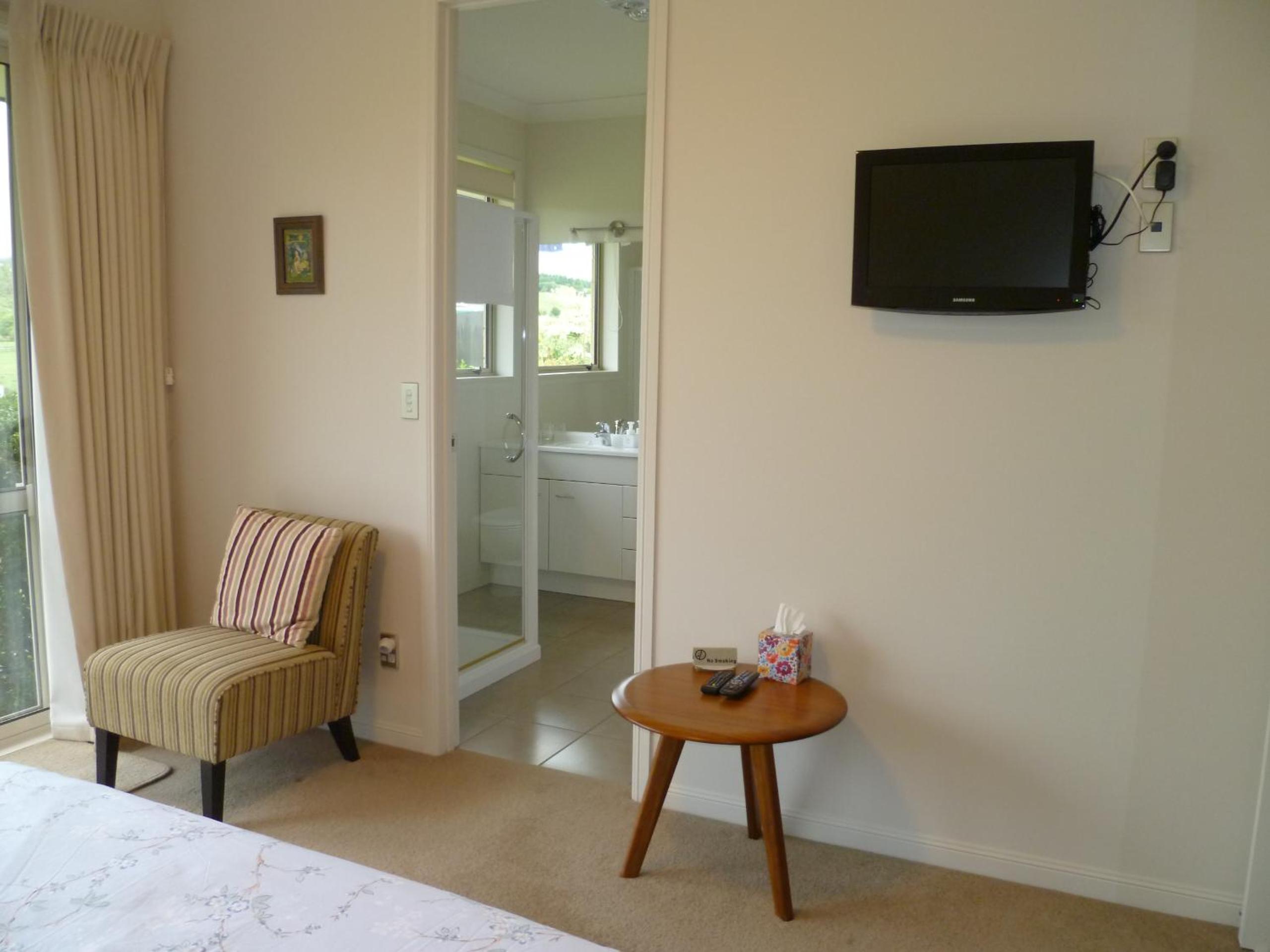 Deluxe Queen Room with Garden View photo 3