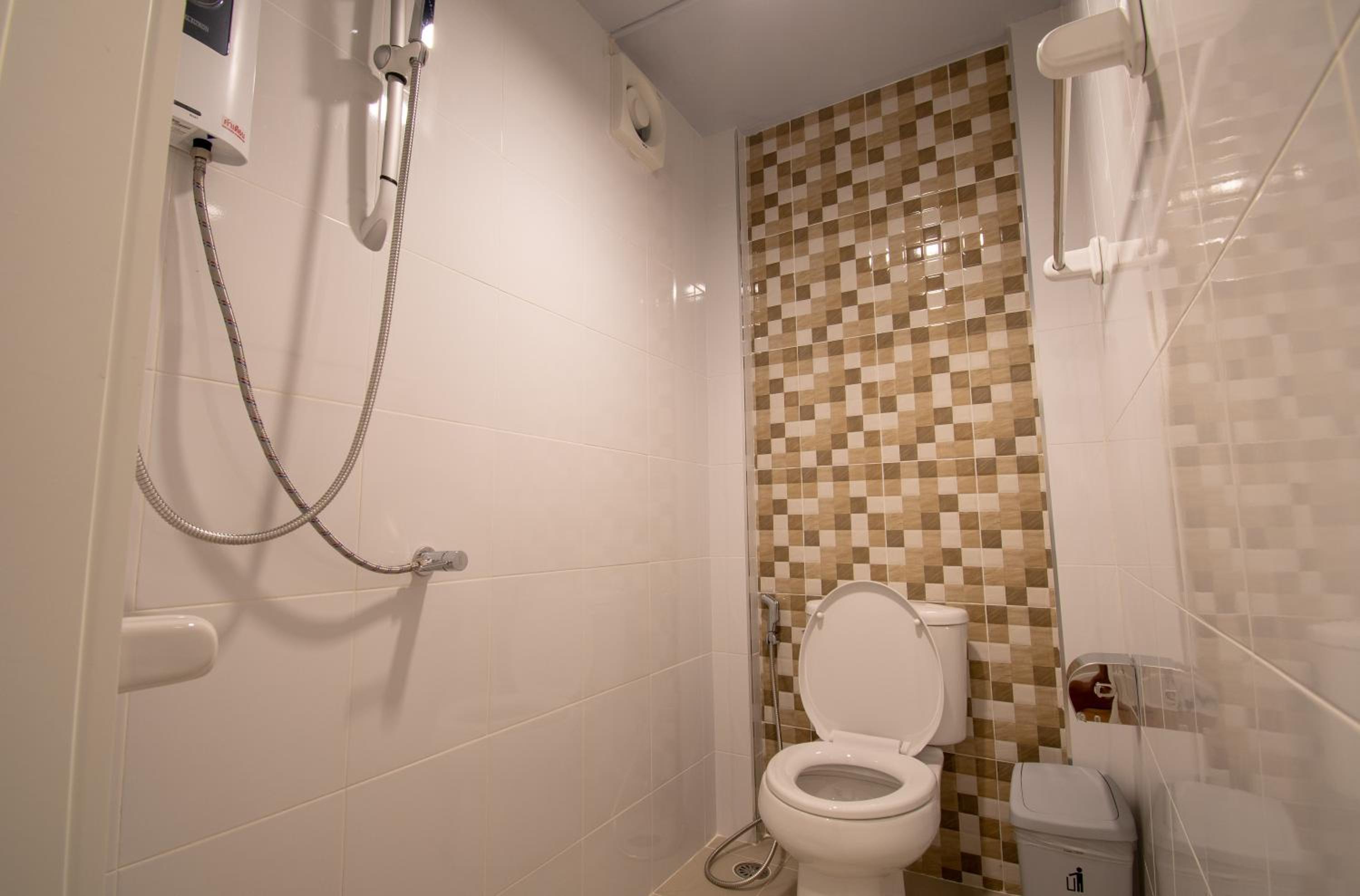 Standard Double Room - Photo 8
