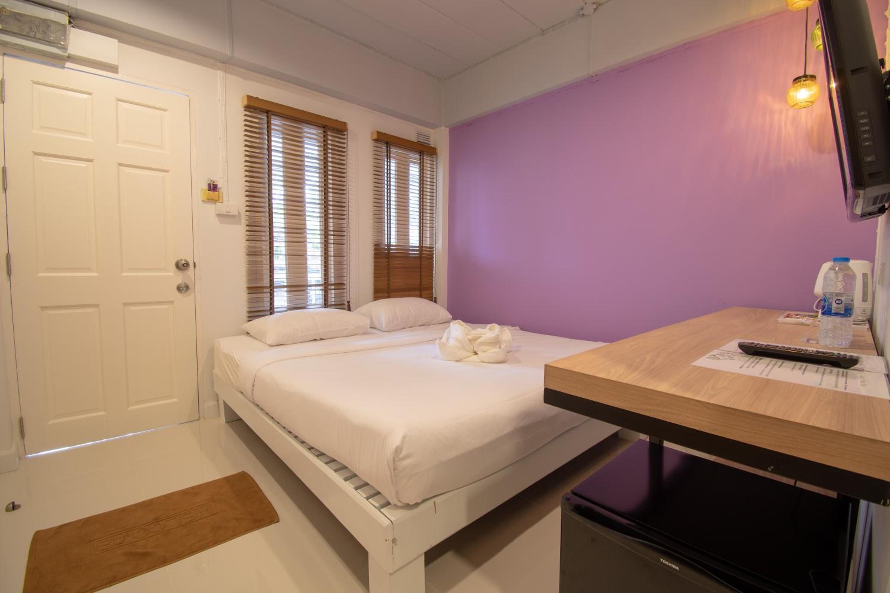 Standard Double Room - Photo 10