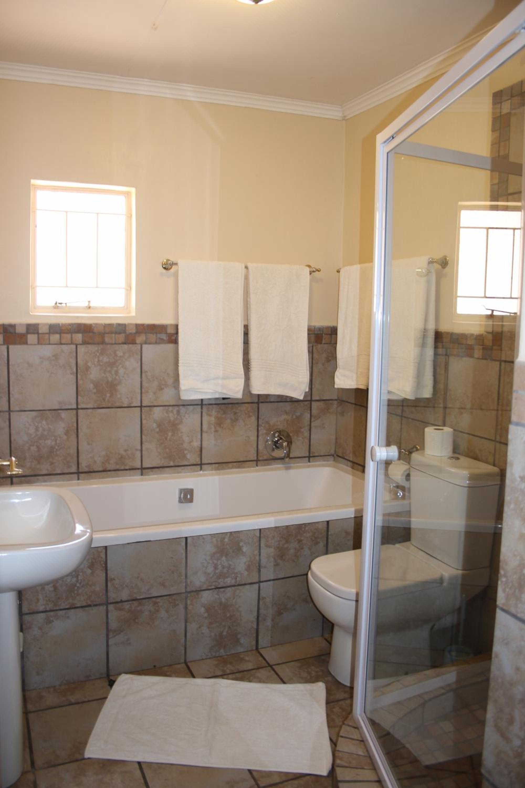 Standard Family Room - Photo 3