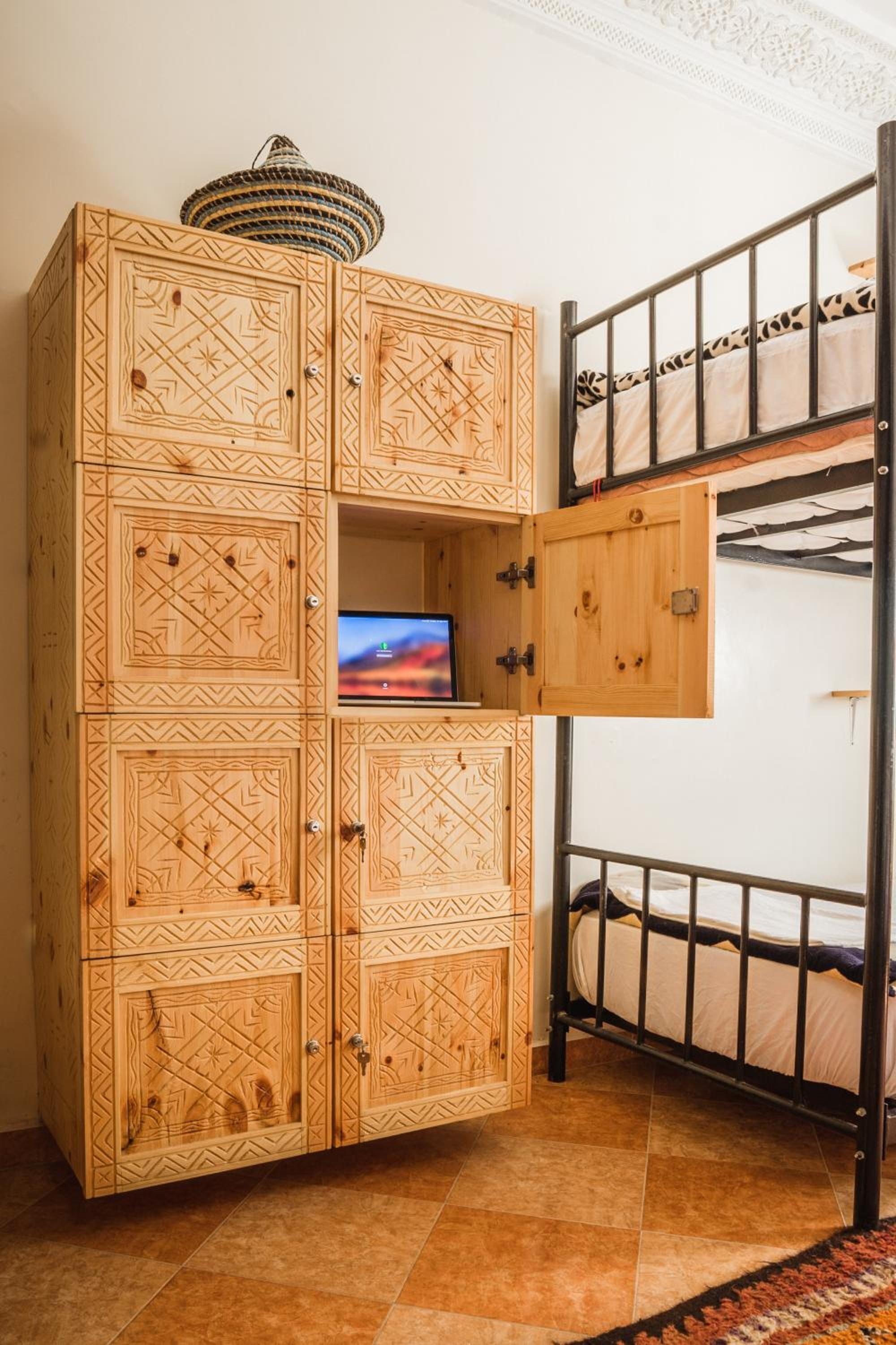 Bed in 8-Bed Mixed Dormitory Room photo 1
