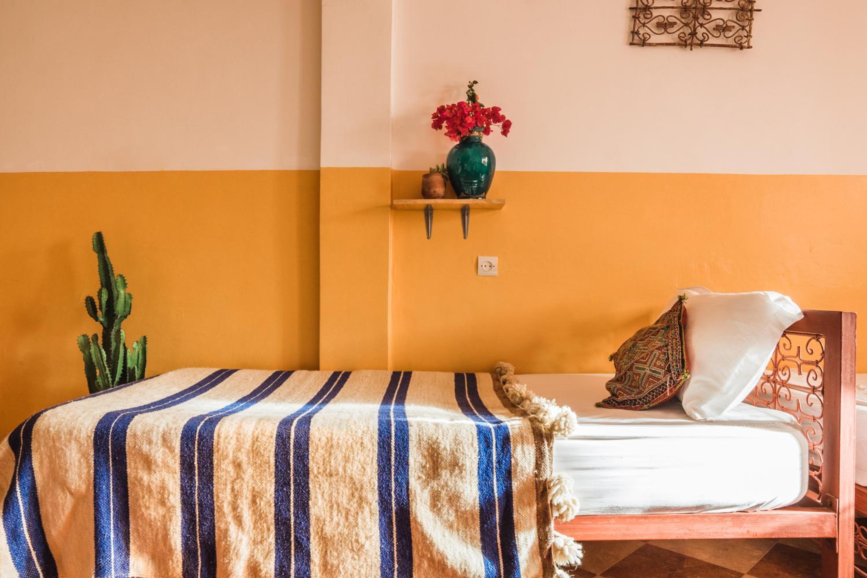Single Bed in 6-Bed Dormitory Room photo 1