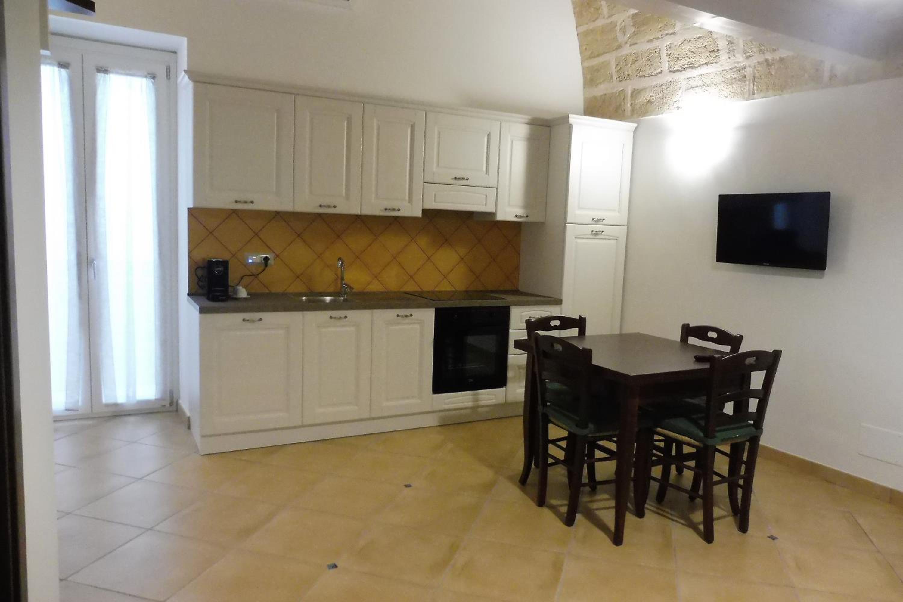 Apartment with Balcony - Photo 6