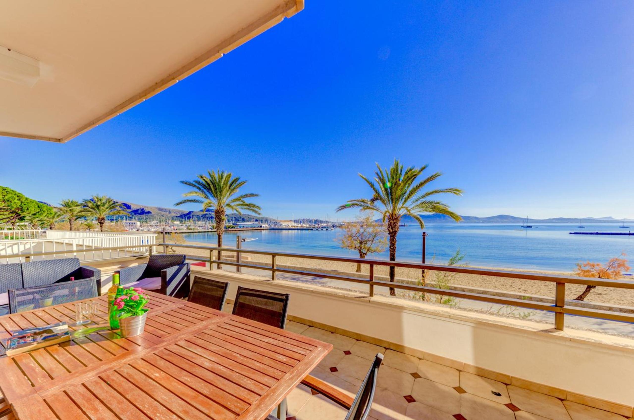 Apartment with Sea View photo 2