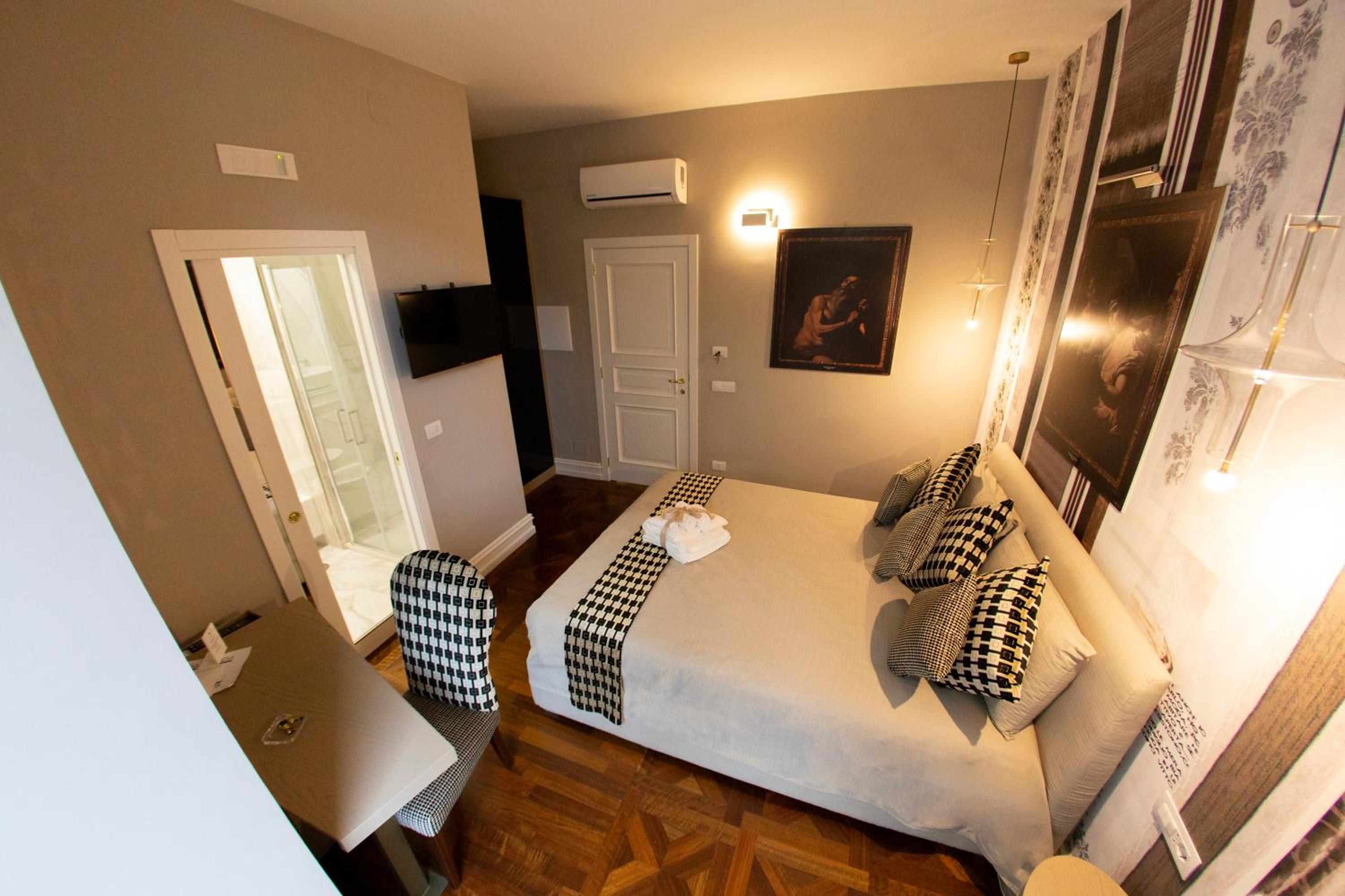 Deluxe Suite photo 2
