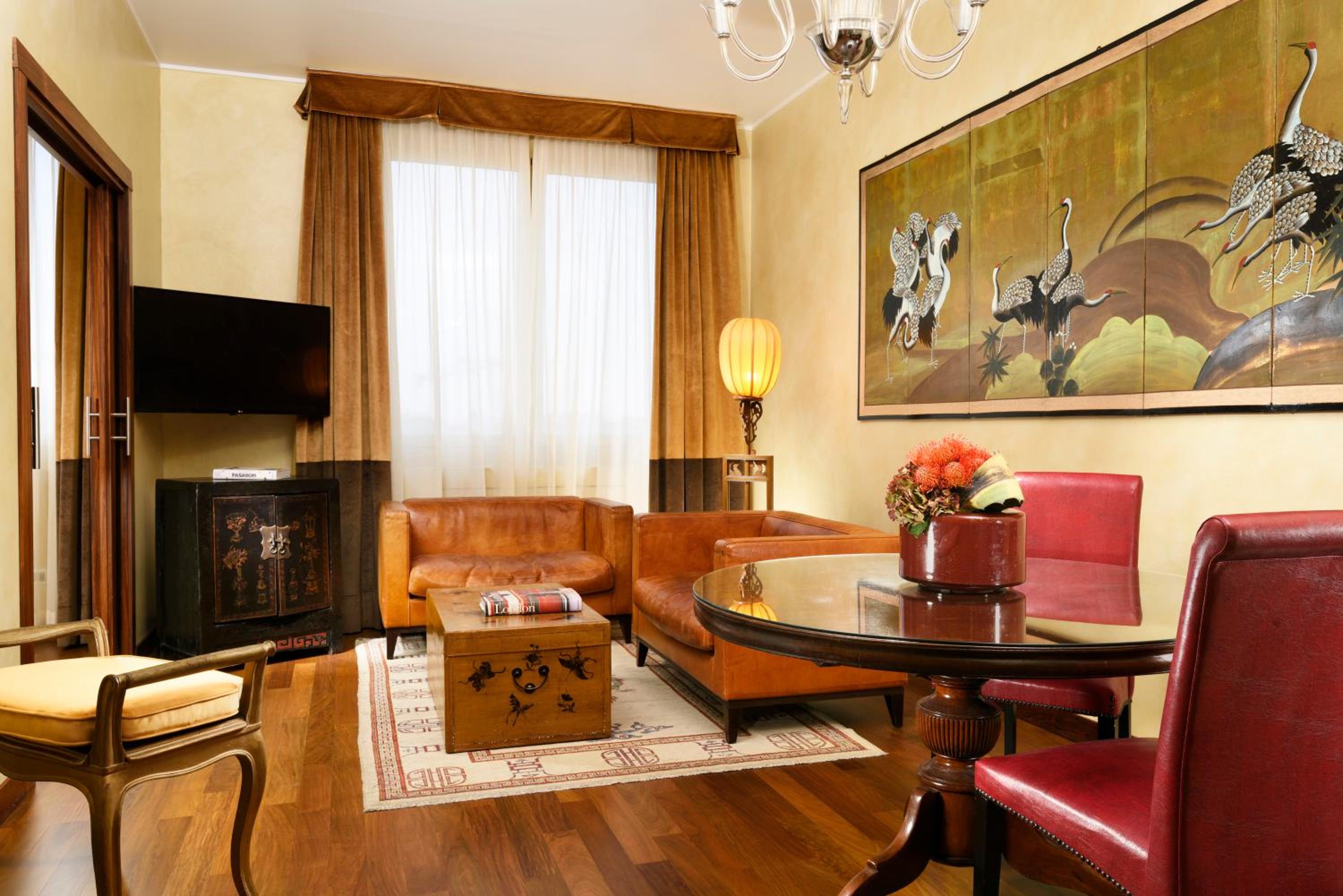 Suite with Spa Access thumbnail 5