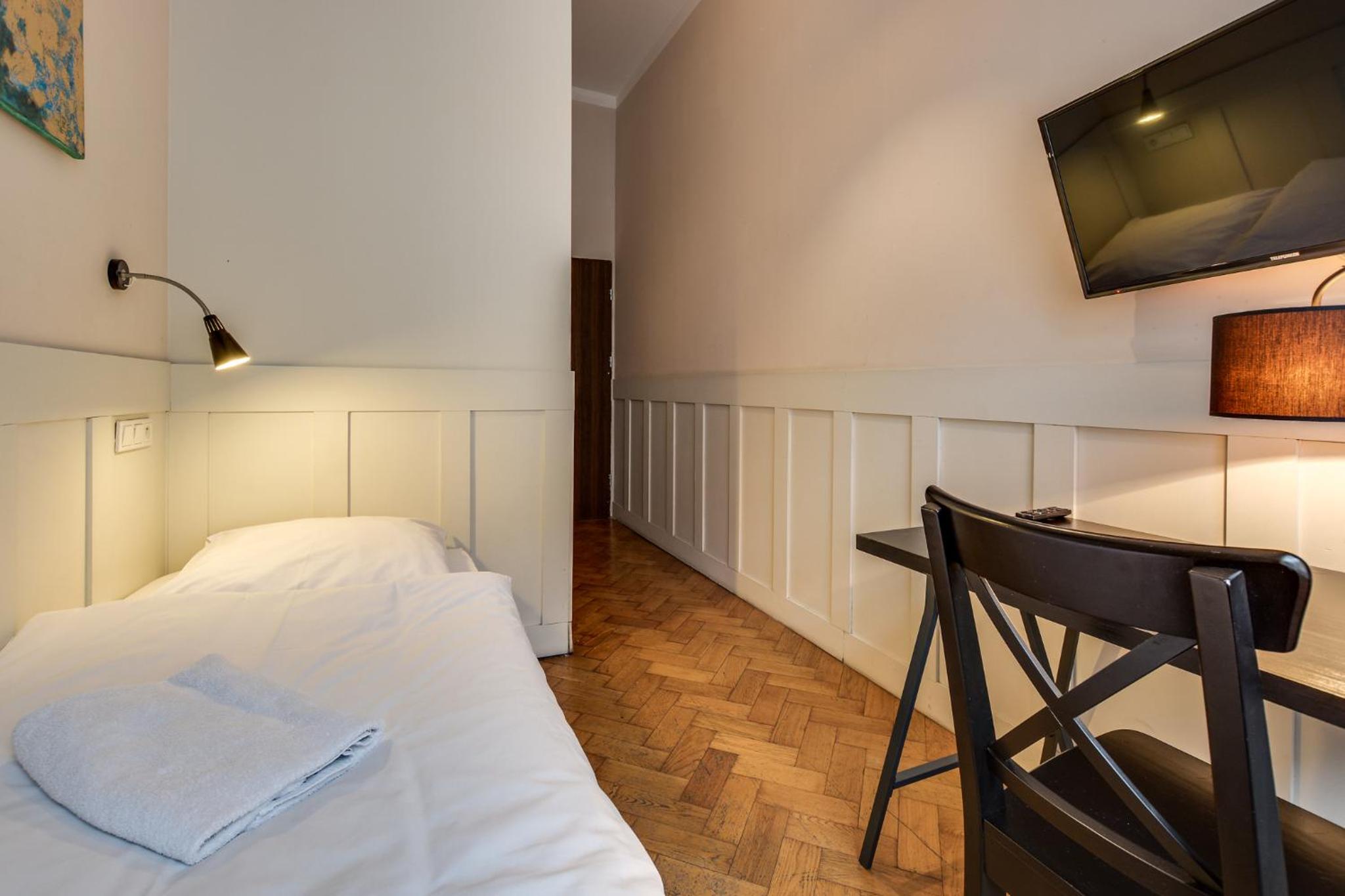 Single Room with Private Bathroom photo 2