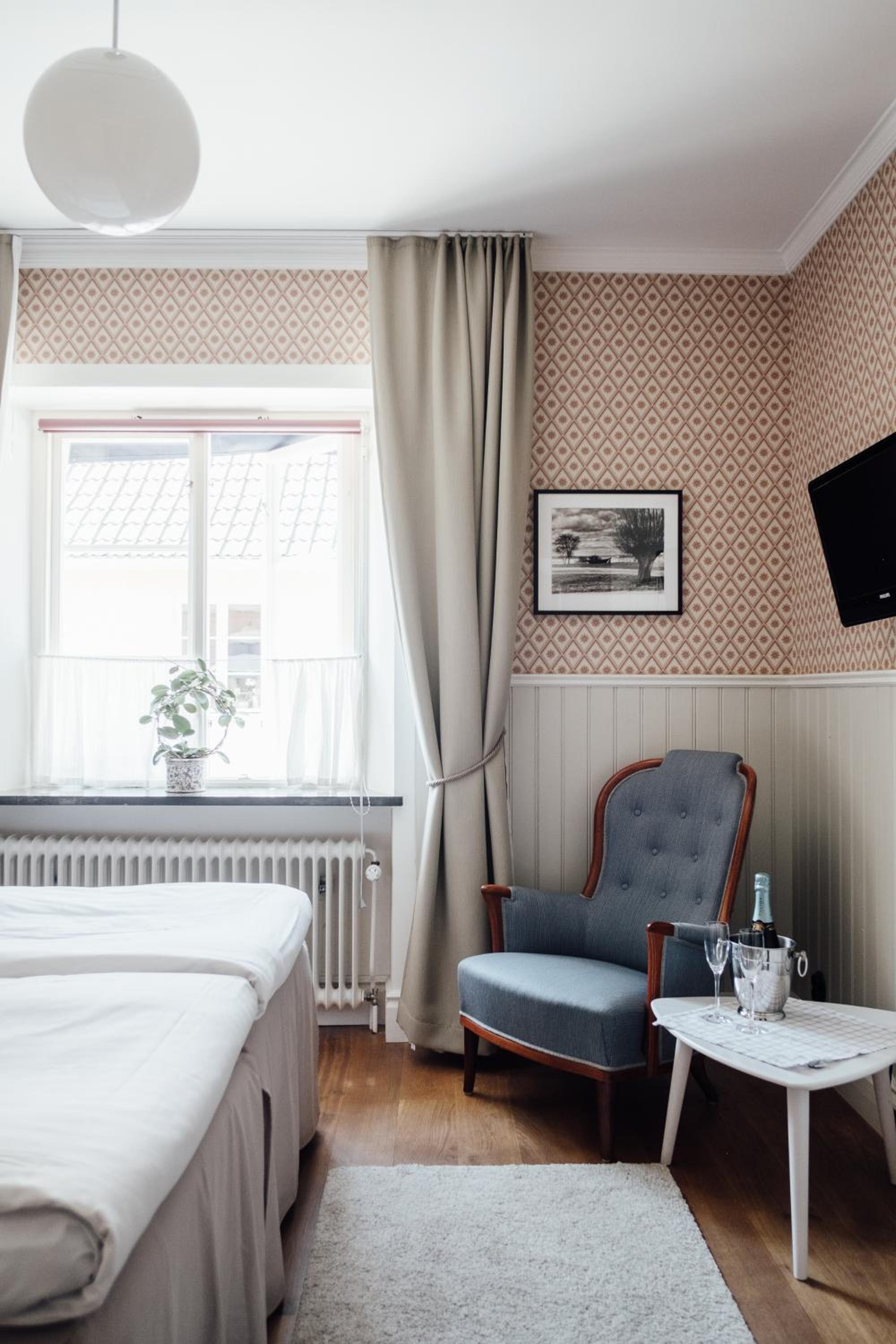 Standard Double Room - Photo 8