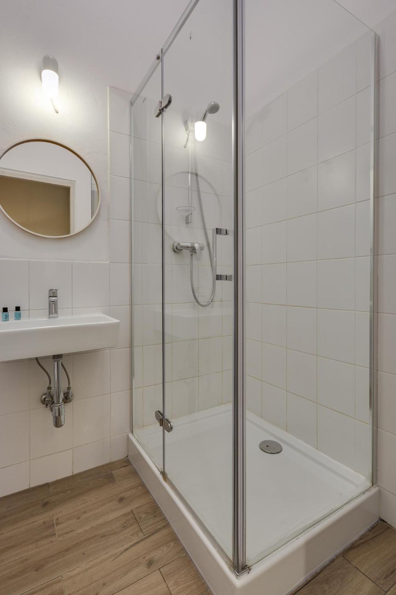 Double or Twin Room with Private Bathroom photo 3
