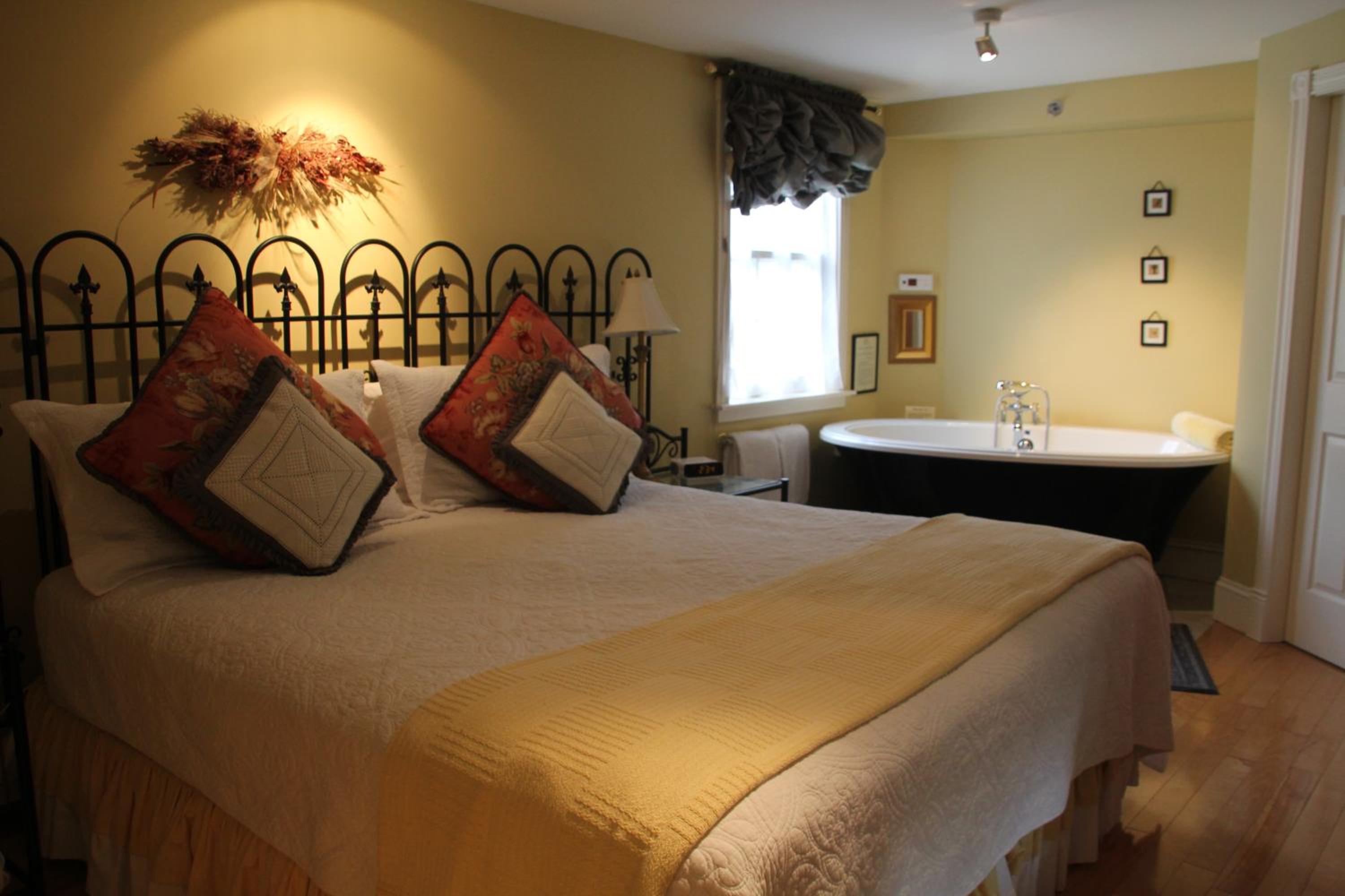 King Suite with Sofa Bed - Second Floor photo 1
