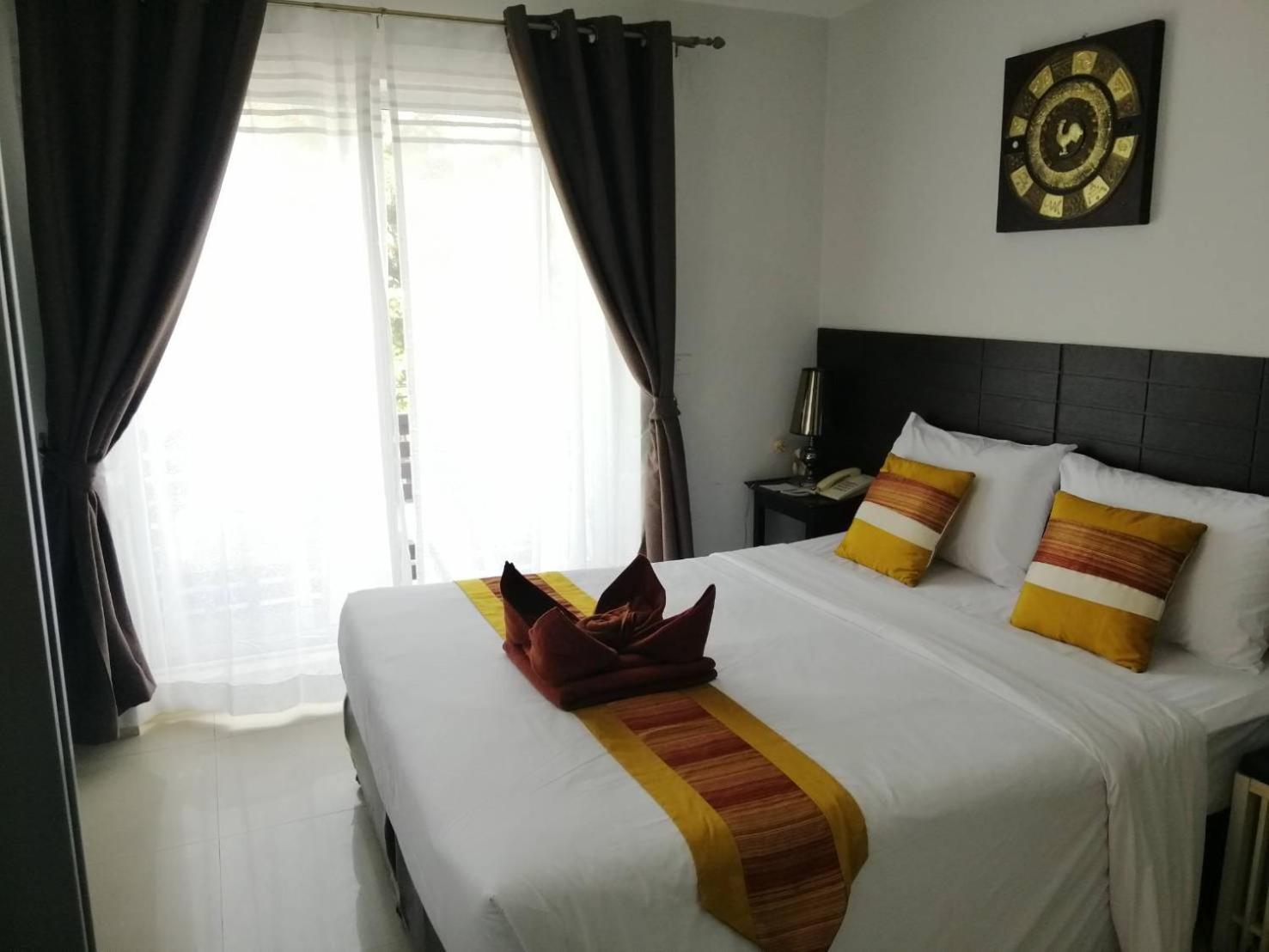 Deluxe Double Room with Balcony and Sea View - Photo 16