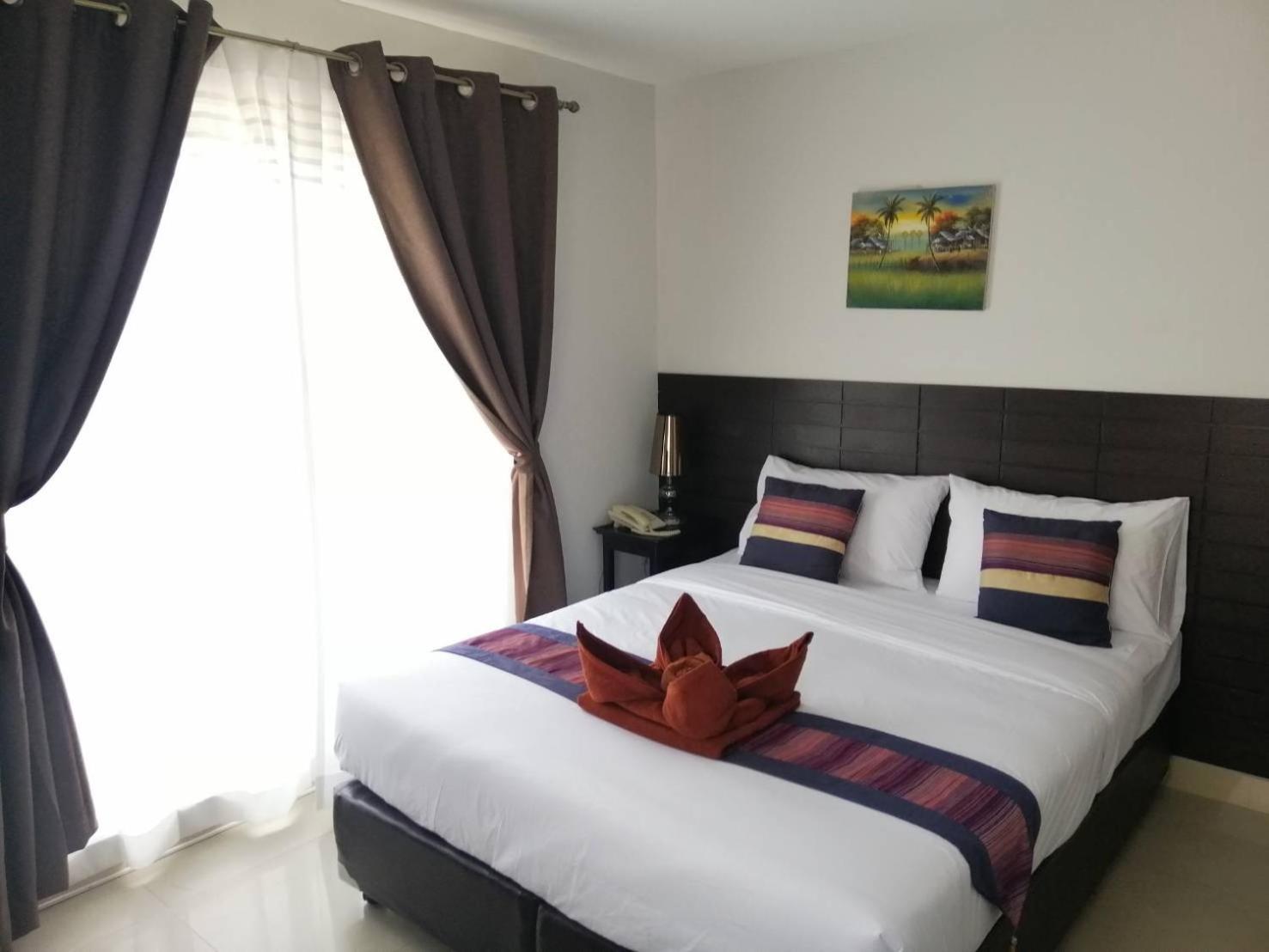Deluxe Double Room with Balcony and Sea View - Photo 19