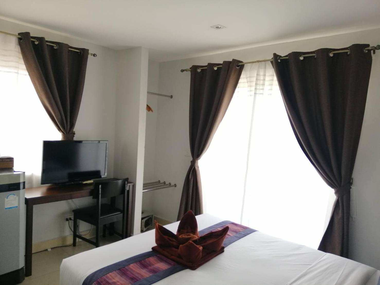 Deluxe Double Room with Balcony and Sea View thumbnail 5
