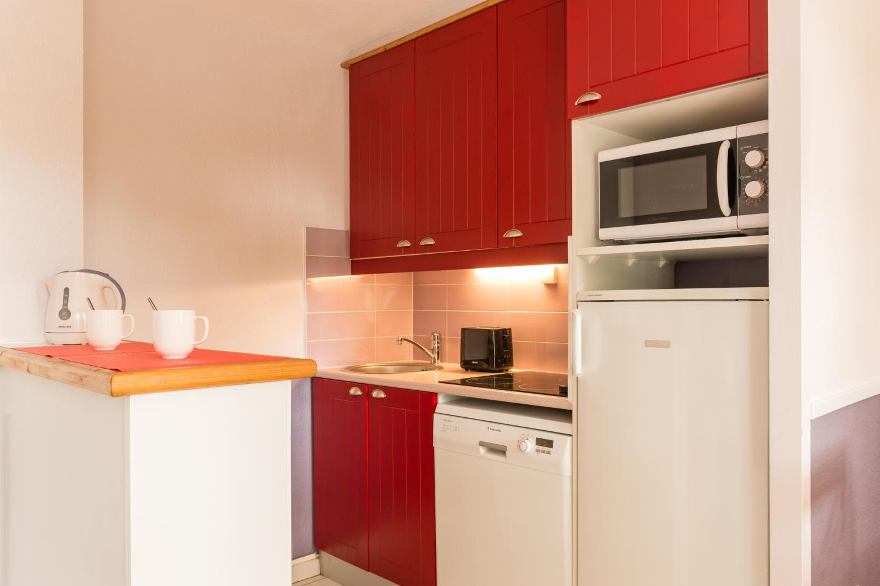One-Bedroom Apartment with Sleeping Alcove (7 People) - Photo 5