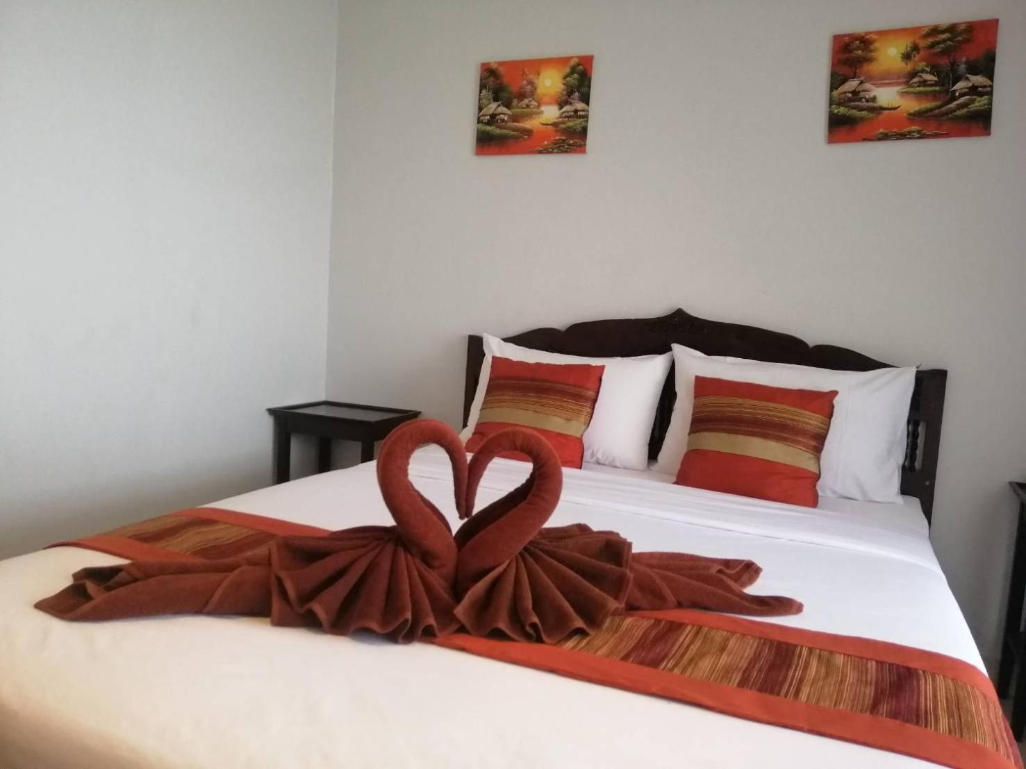 Deluxe Double Room with Side Sea View