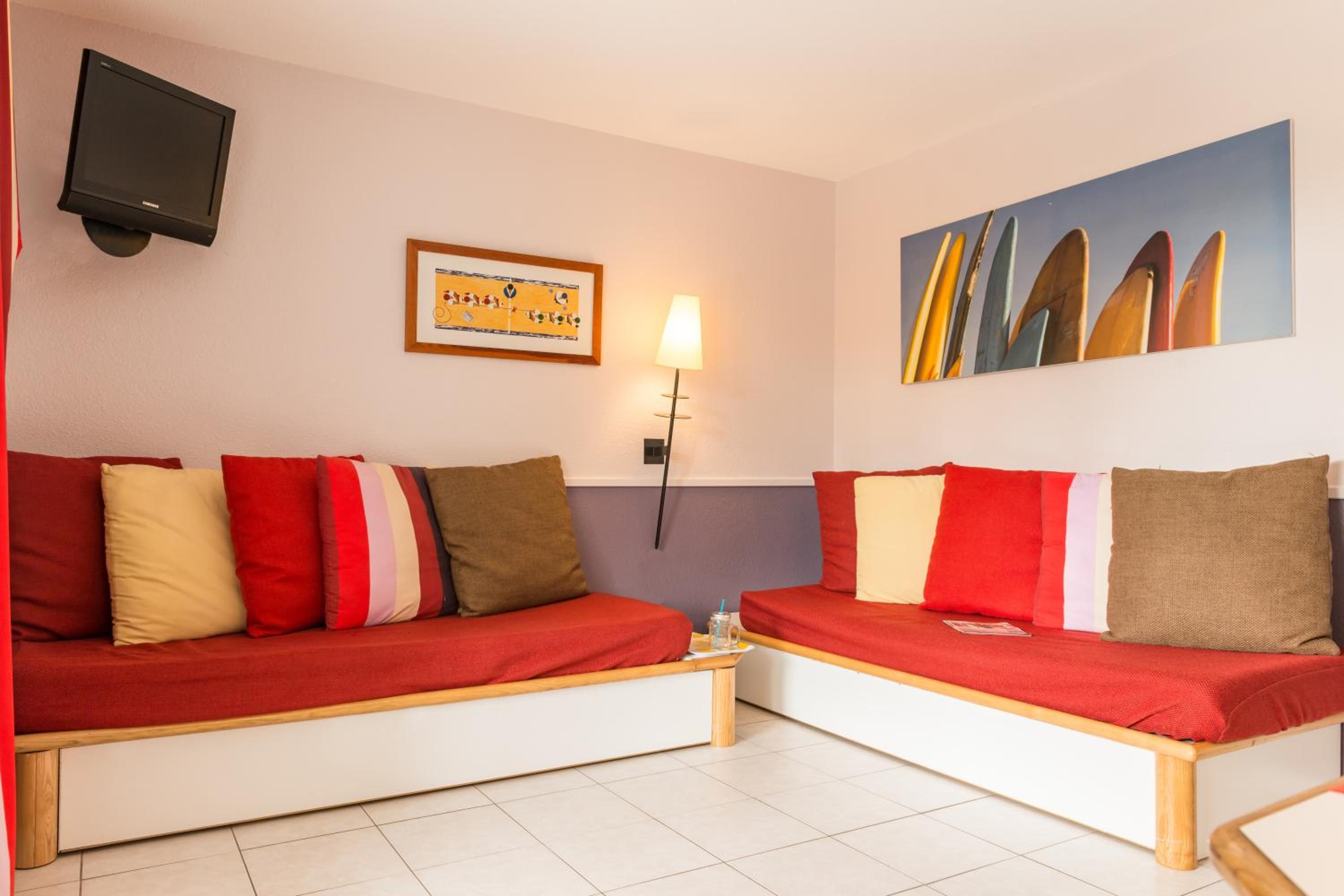 One-Bedroom Apartment with Sleeping Alcove (7 People) - Photo 2
