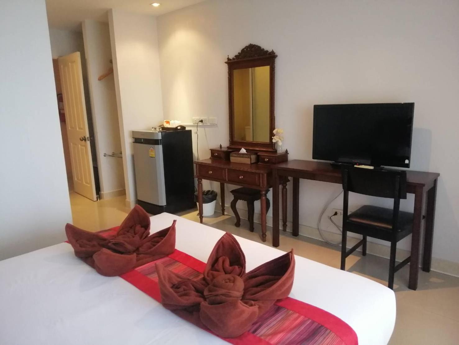 Deluxe Double Room with Balcony and Sea View - Photo 17