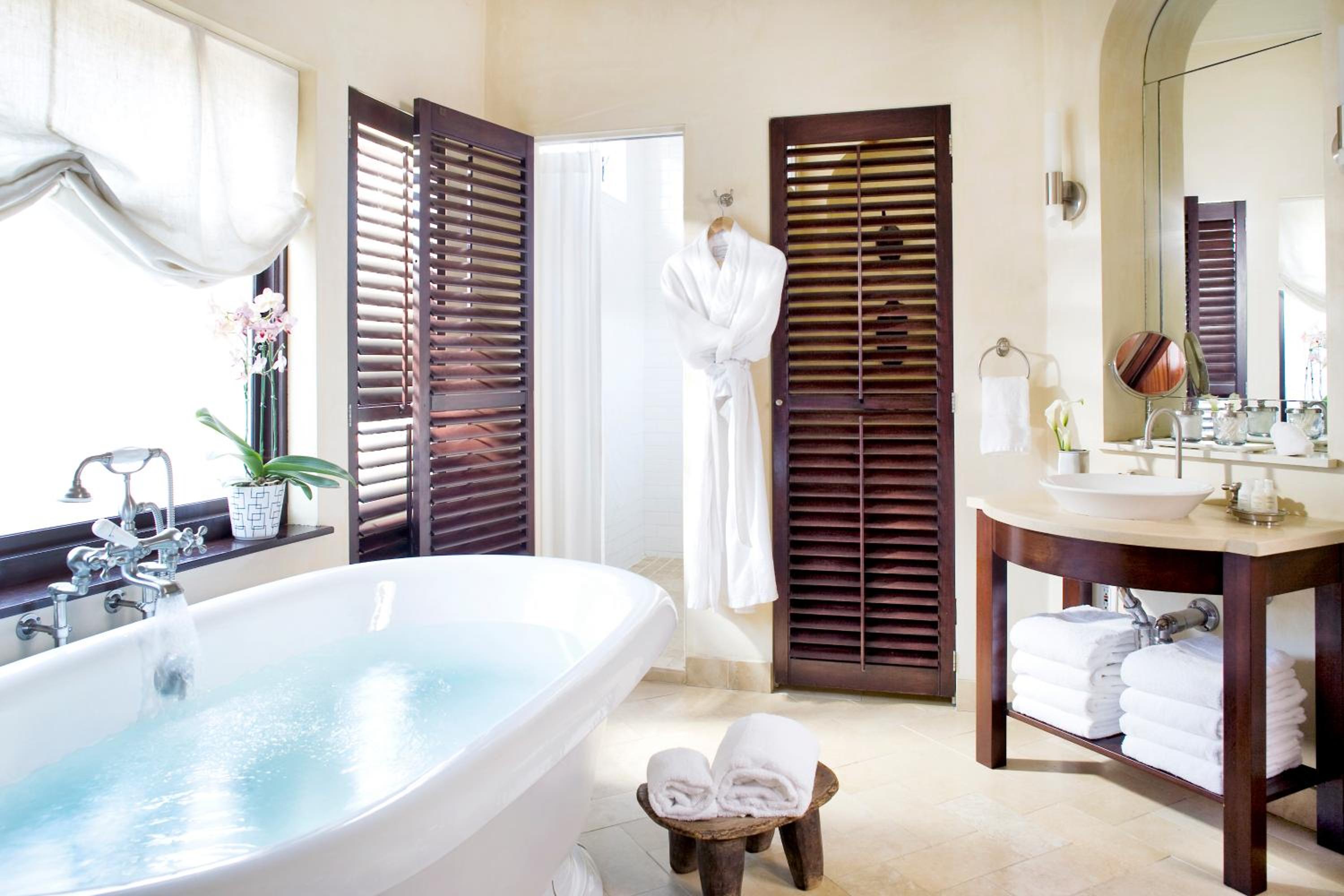 Queen Suite with Spa Bath - Photo 4