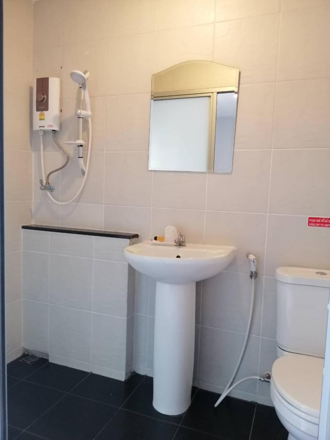 Deluxe Double Room with Side Sea View