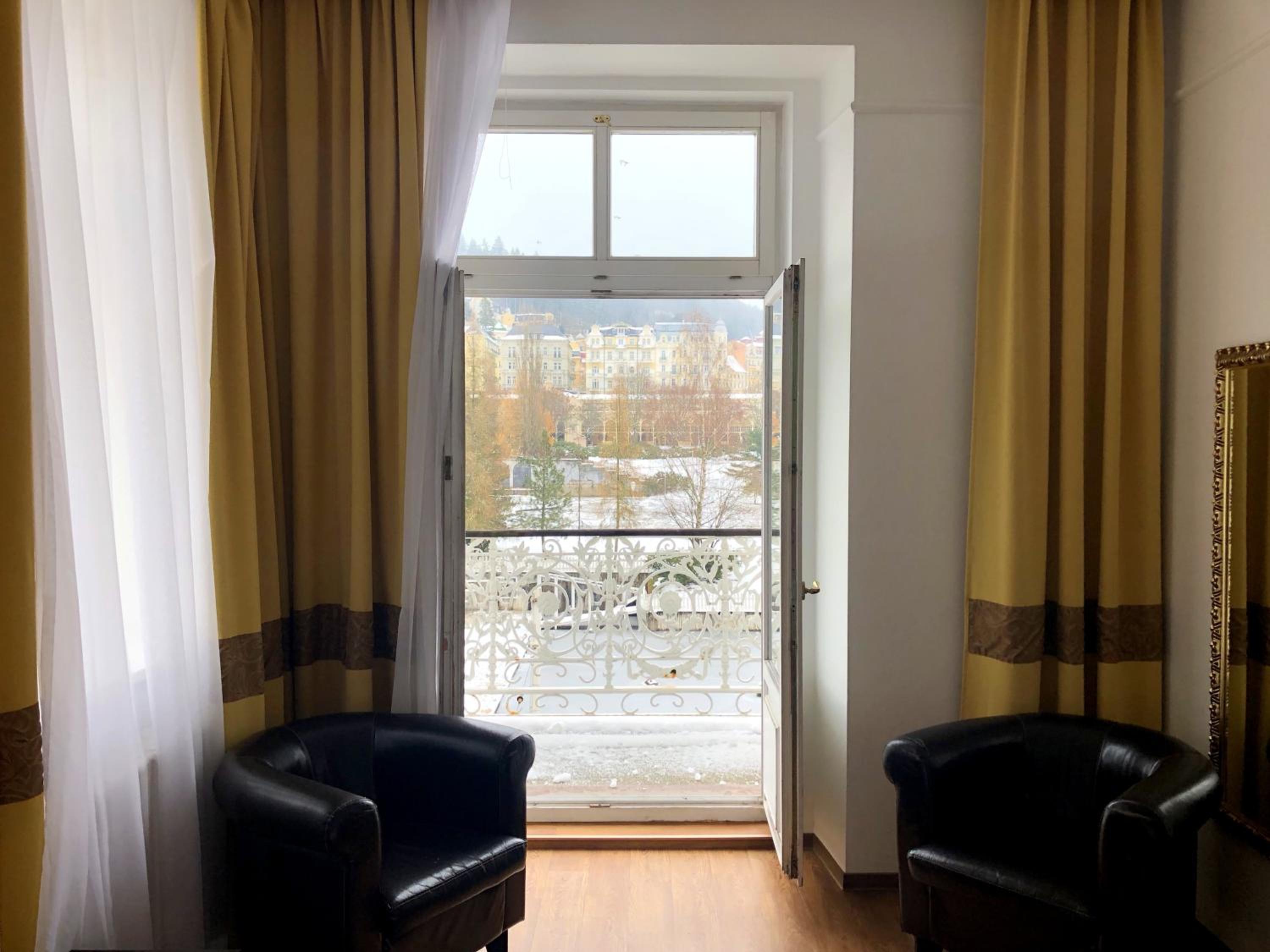 Apartment with Colonnade View and Balcony - Photo 6