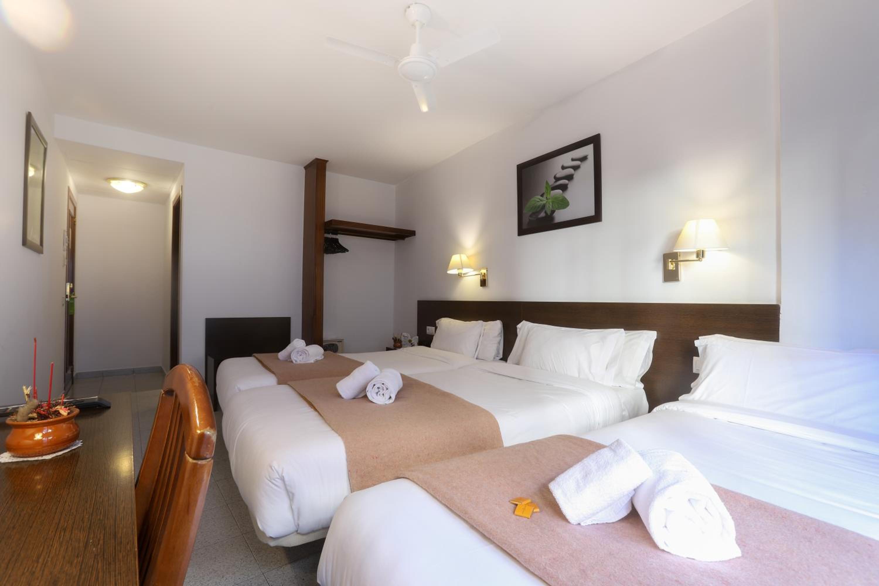 Double Room with Extra Bed photo 1