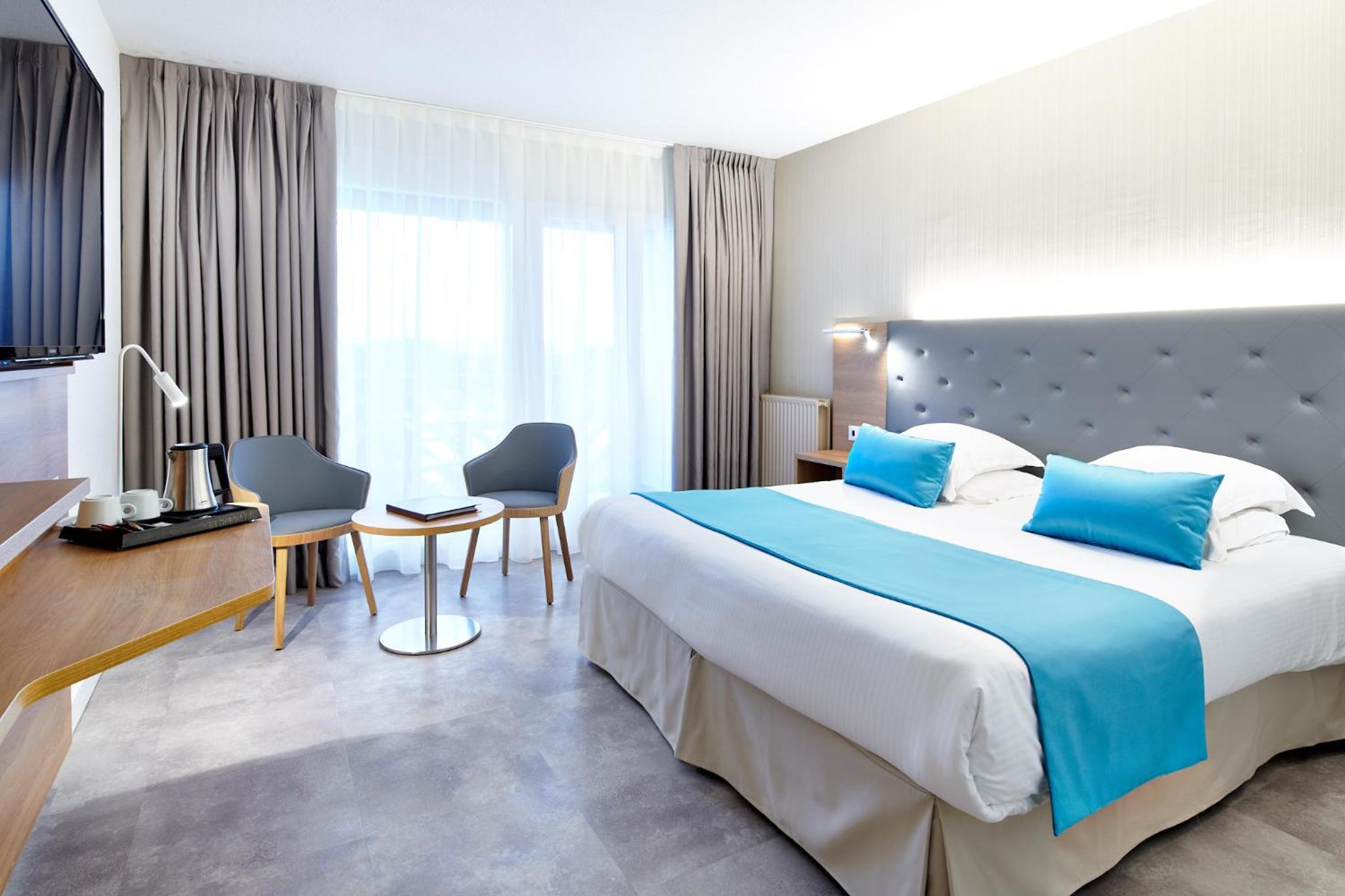 Double Room with Partial Ocean View - Photo 1