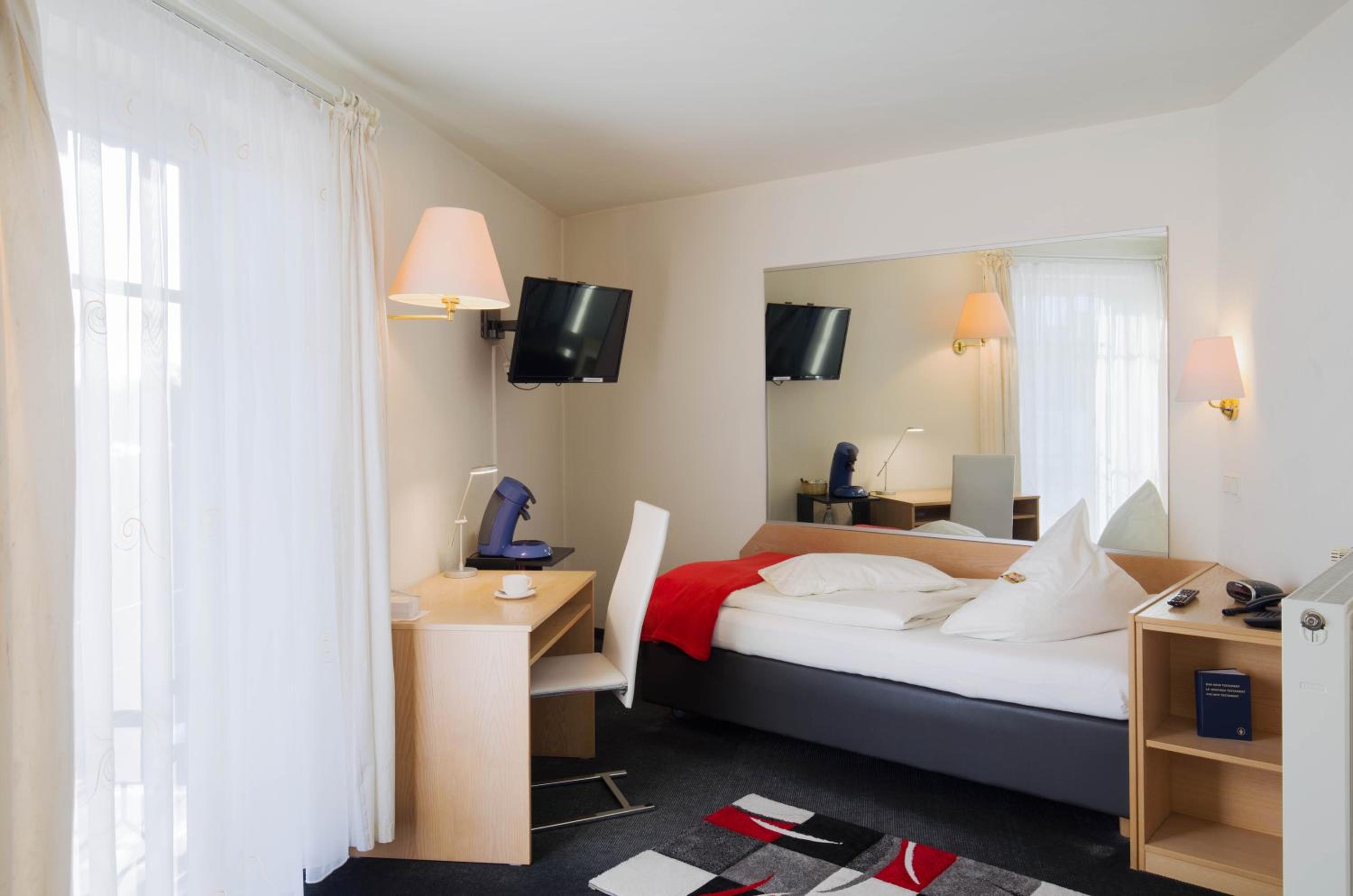 Single Room photo 3