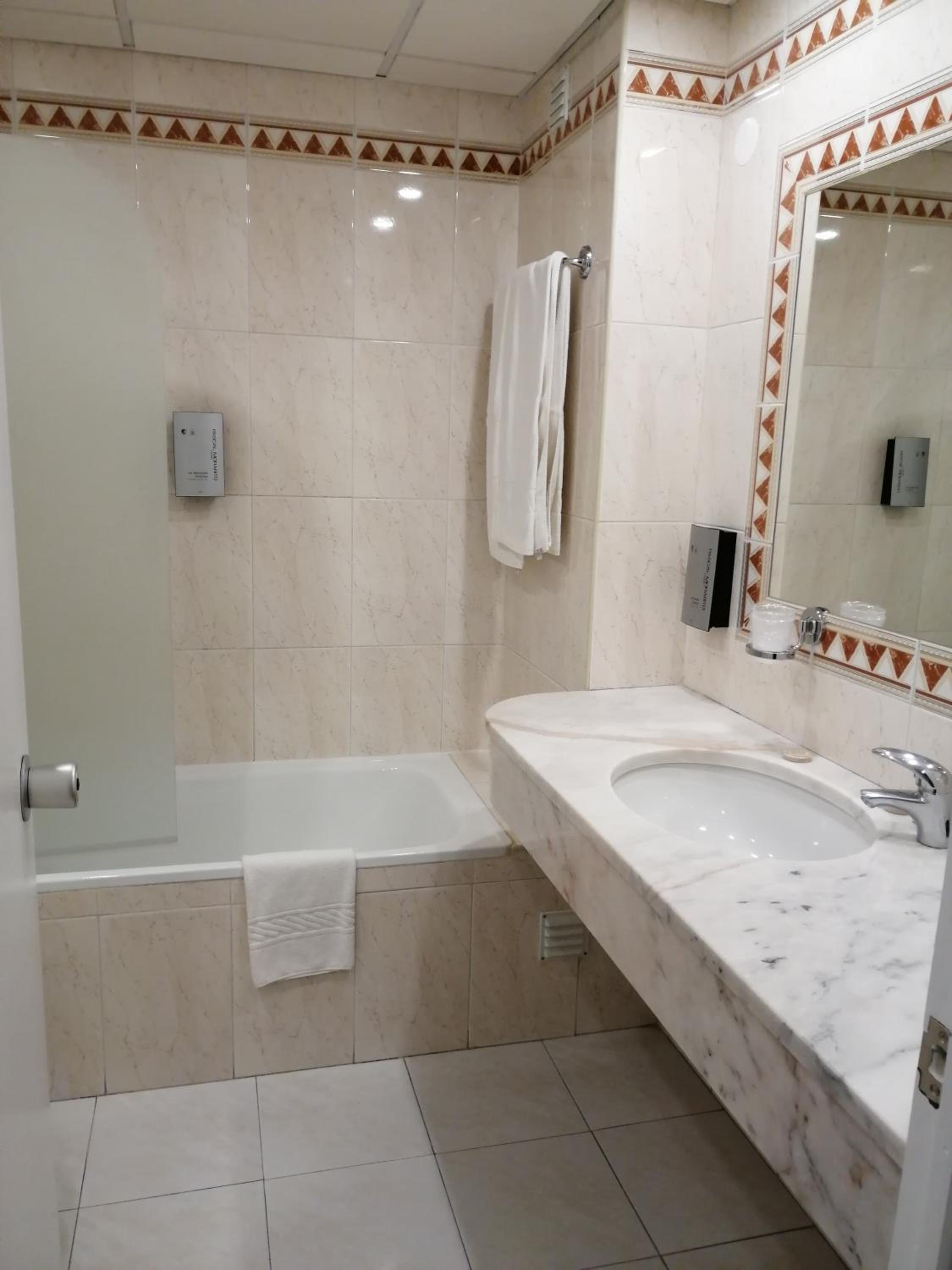 Double Room - Photo 2