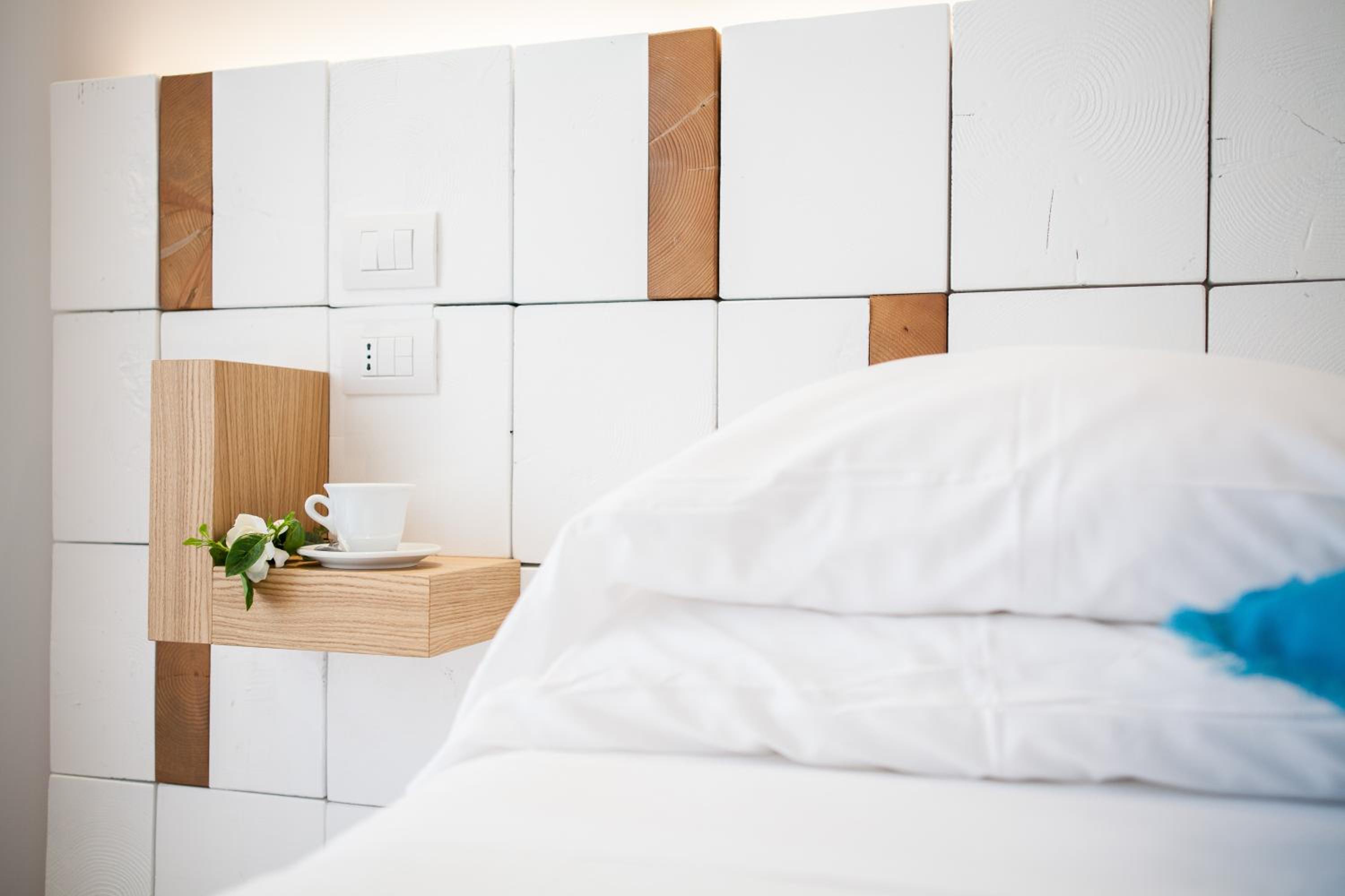 Deluxe Double or Twin Room with Partial Sea View