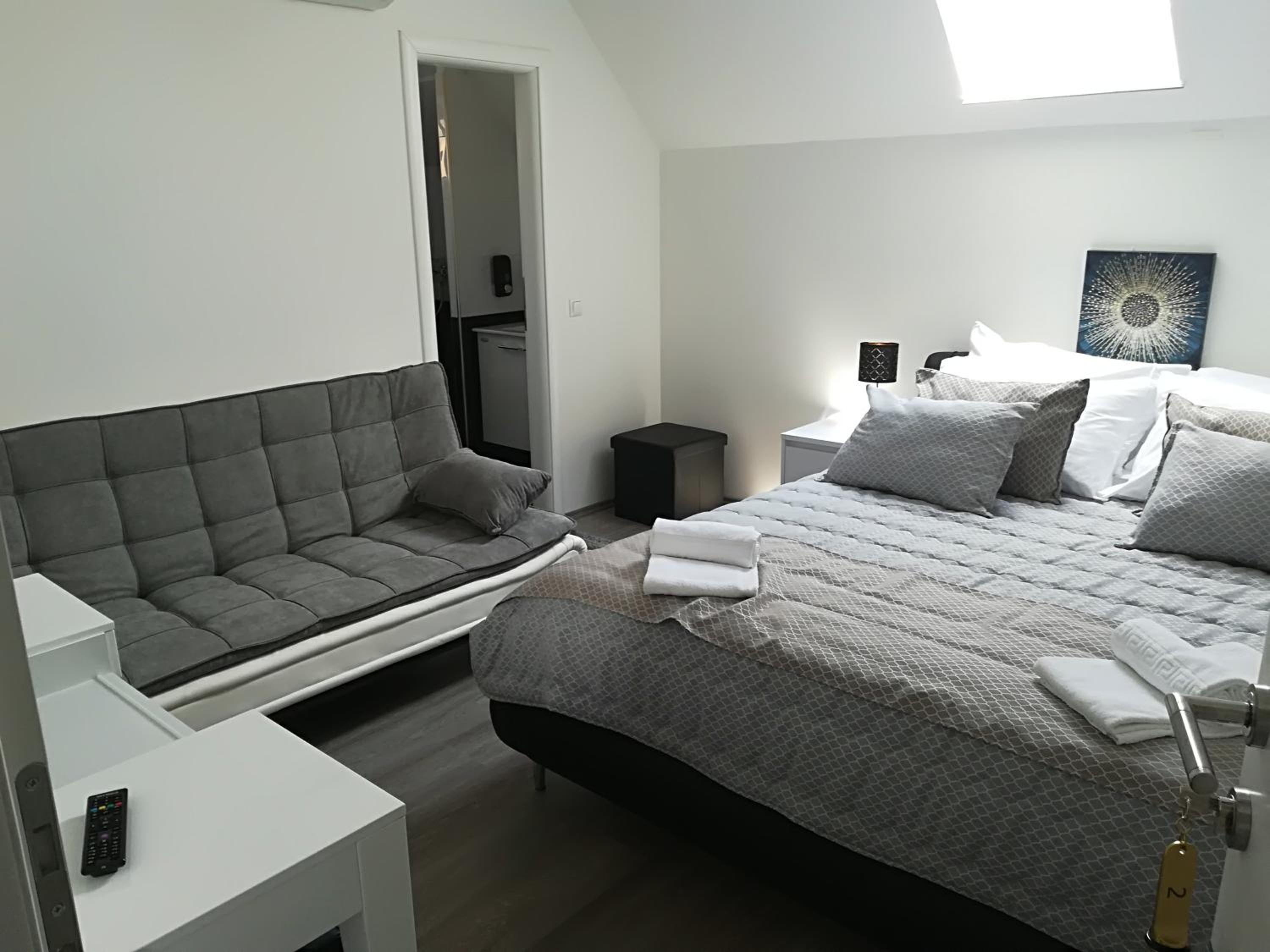 Double Room with Extra Bed - Photo 1