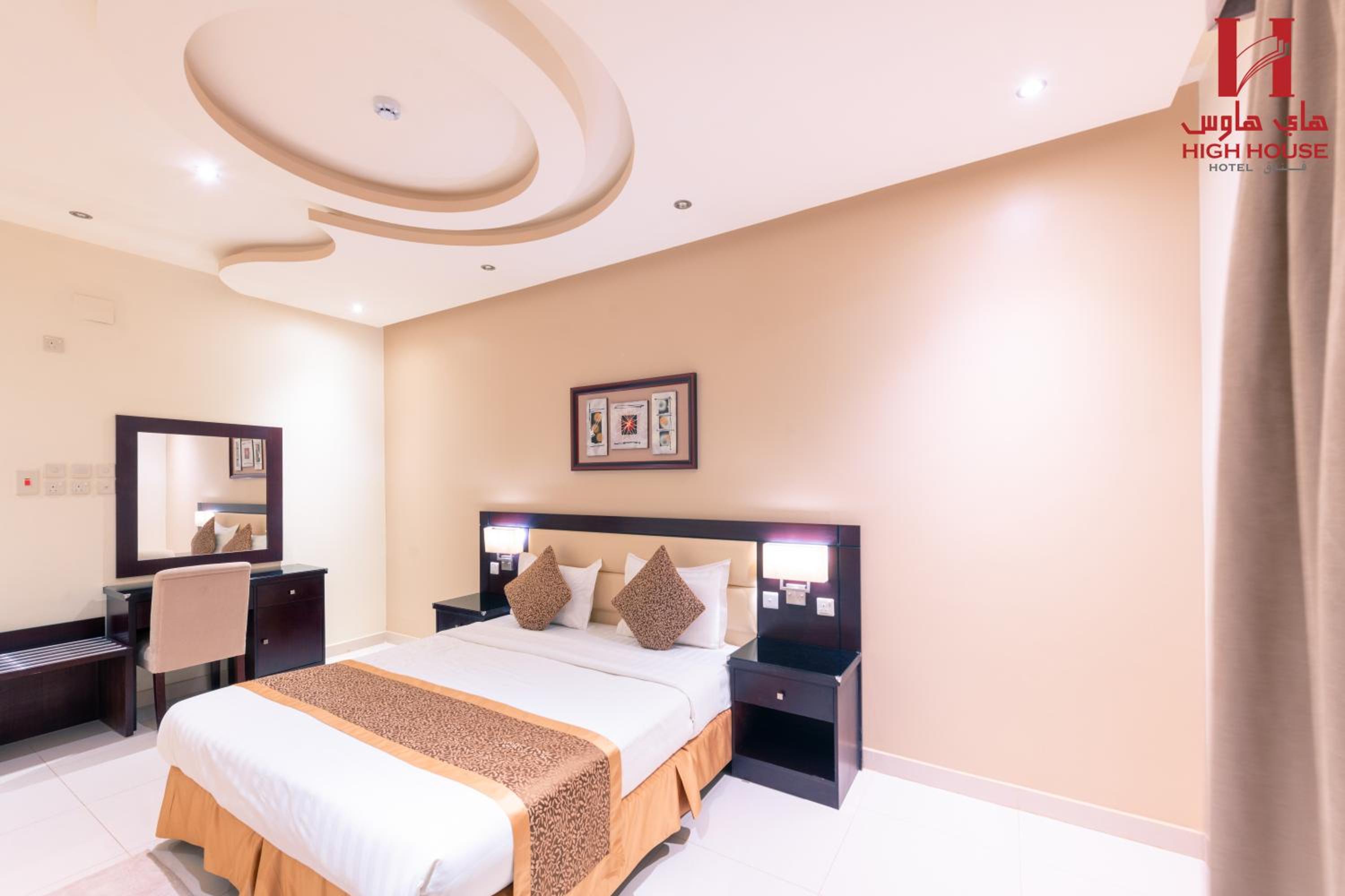 Deluxe Room (2 Adults + 1 Child)